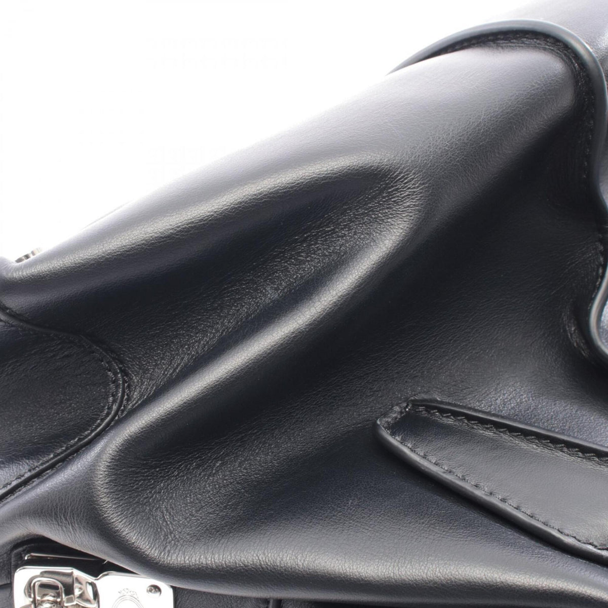 Tod's Black Leather Handbag (Pre-Owned)