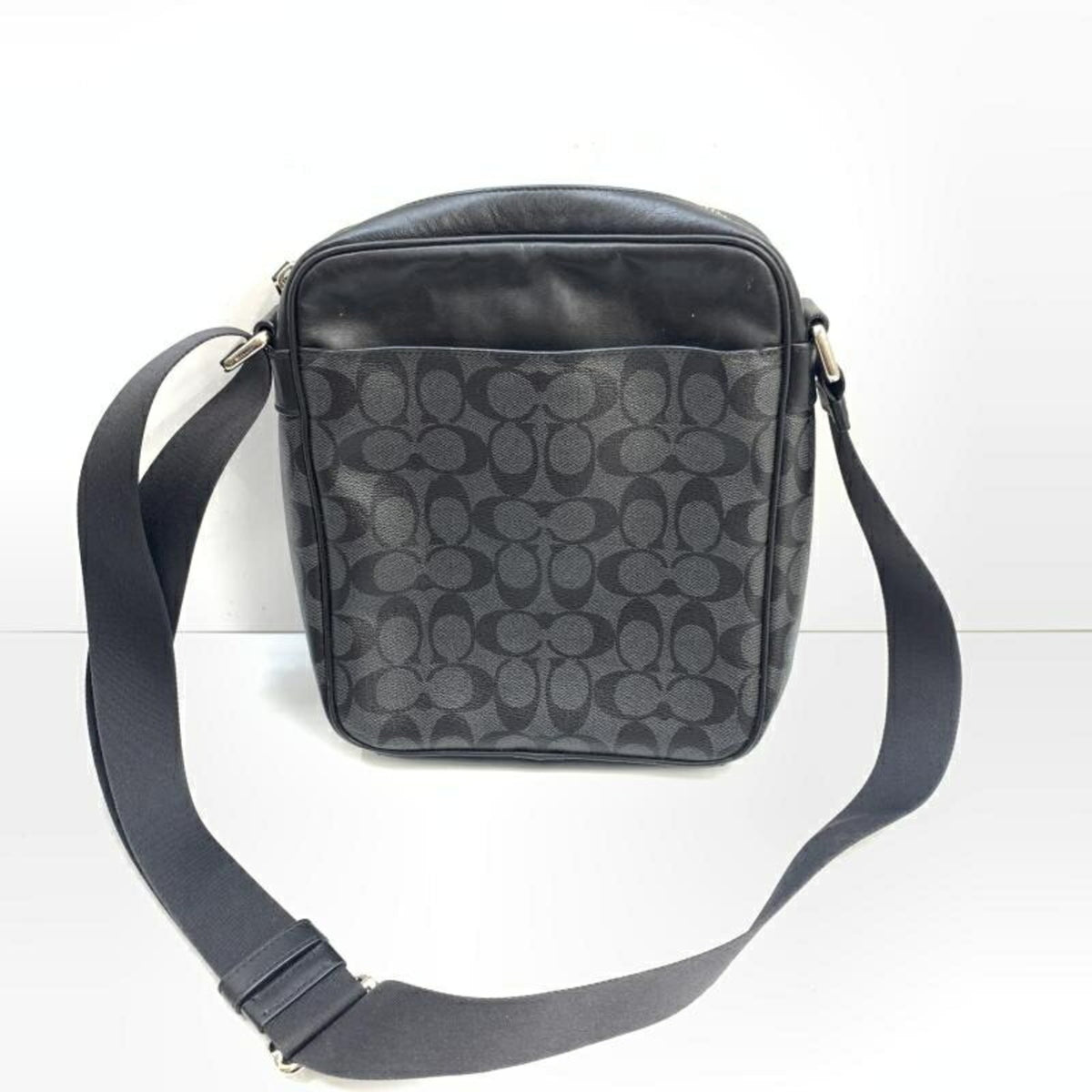 Coach Signature Shoulder Bag (Pre-Owned)