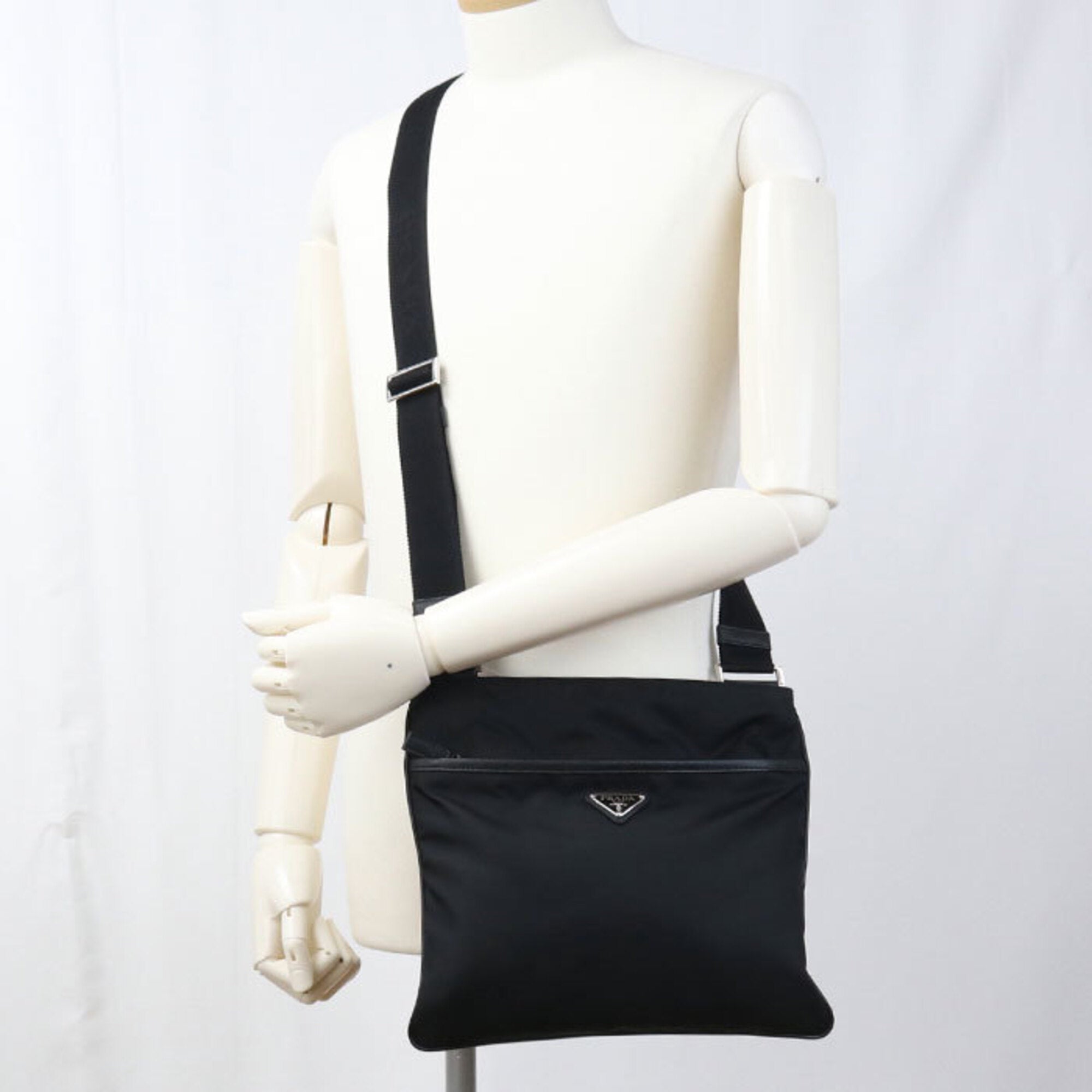 Prada Black Nylon Shoulder Bag (Pre-Owned)