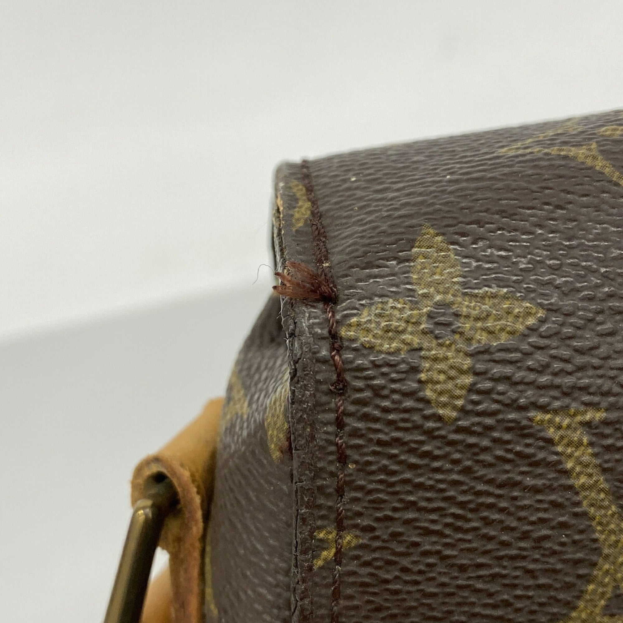 Louis Vuitton Brown Shoulder Bag (Pre-Owned)