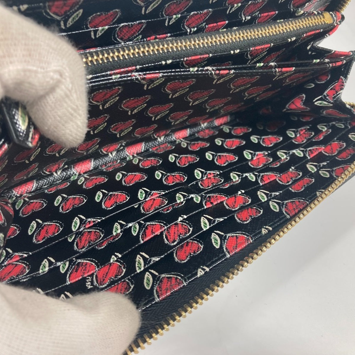 Prada Black Leather Long Wallet (Bi-Fold) (Pre-Owned)