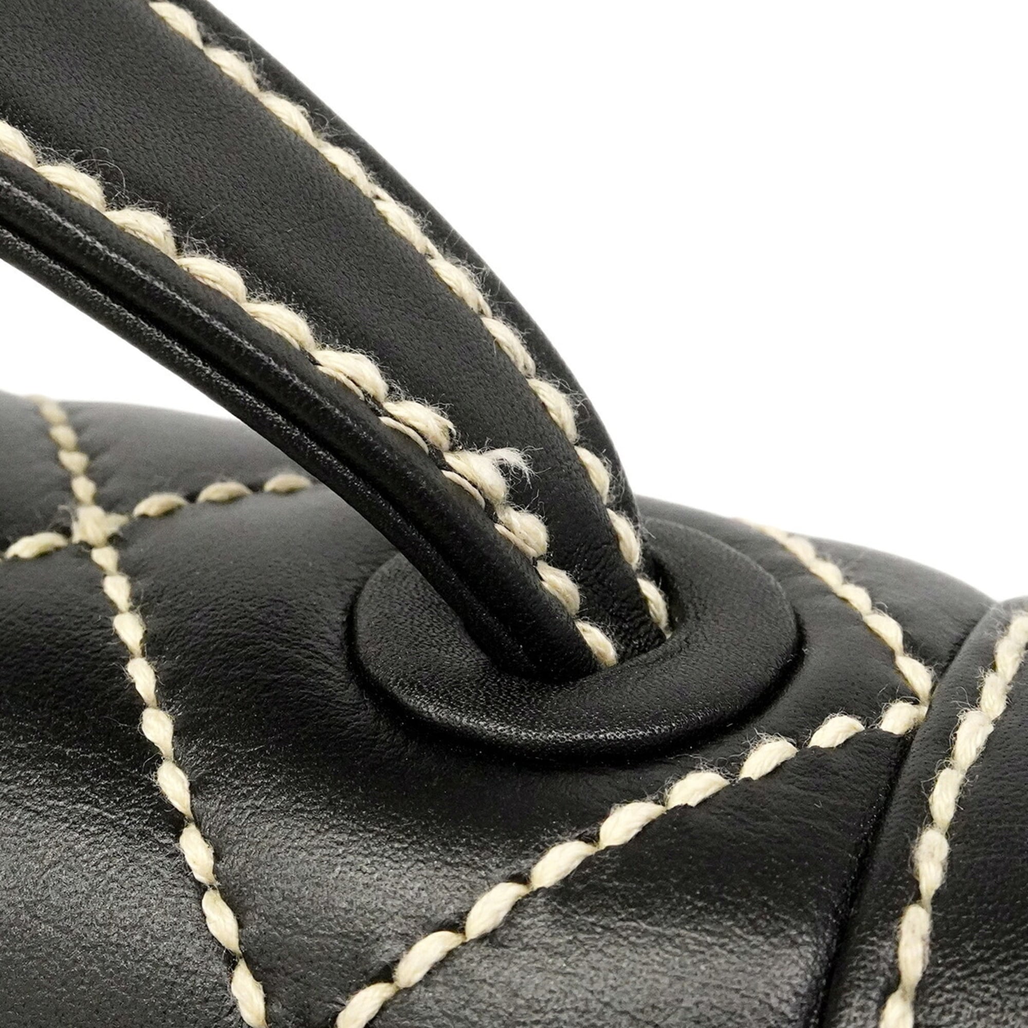 Chanel Black Leather Handbag (Pre-Owned)
