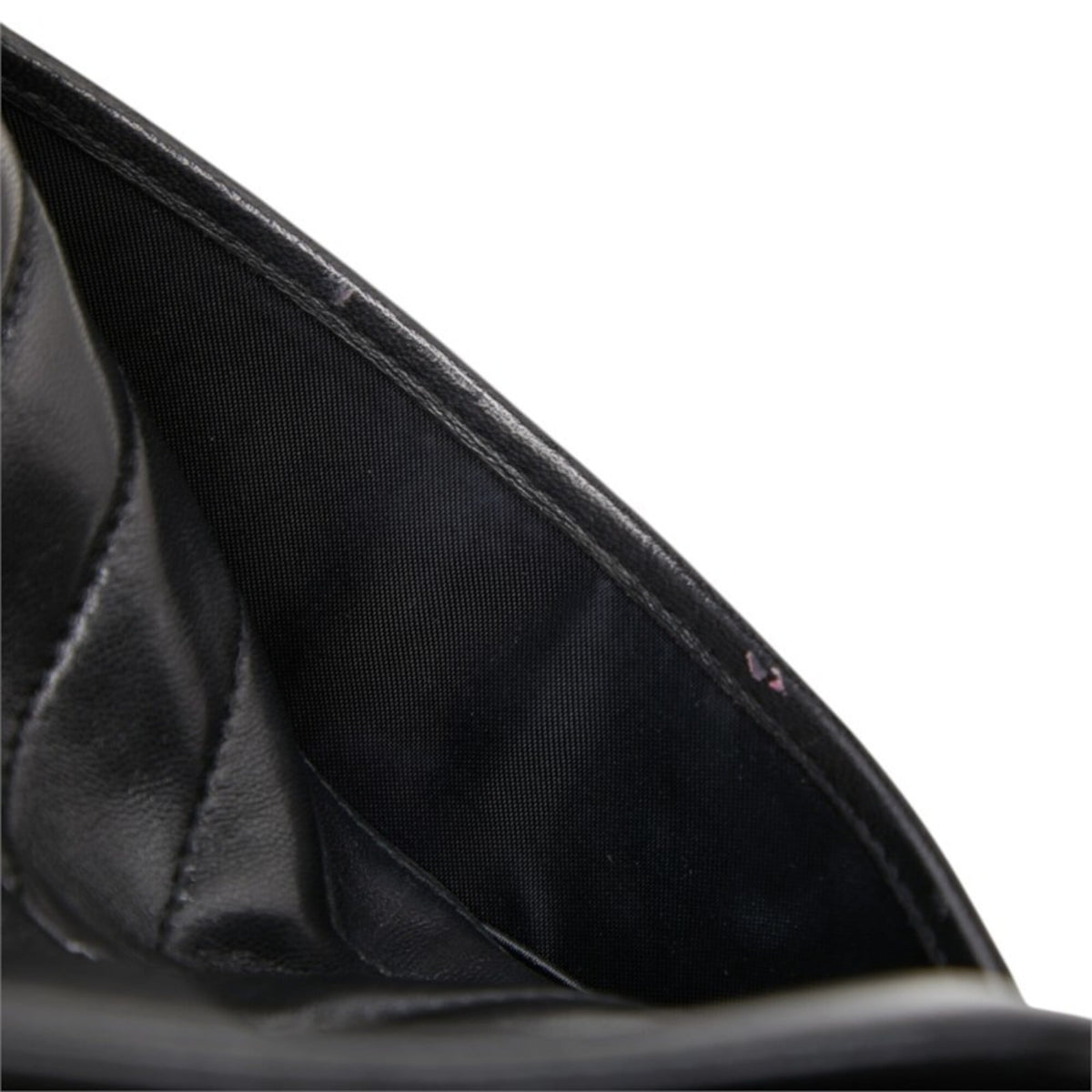 Chanel Black Leather Shoulder Bag (Pre-Owned)