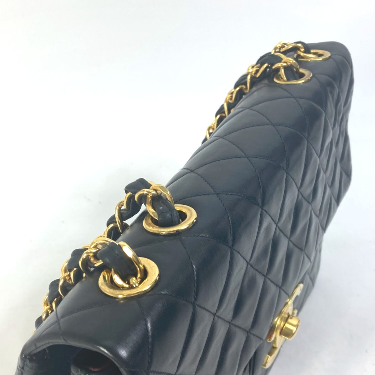 Chanel Black Leather Shoulder Bag (Pre-Owned)