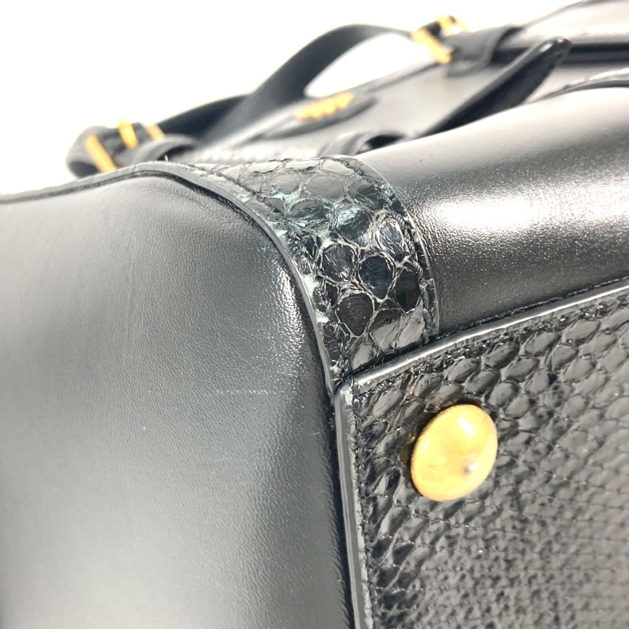 Gucci Black Leather Handbag (Pre-Owned)