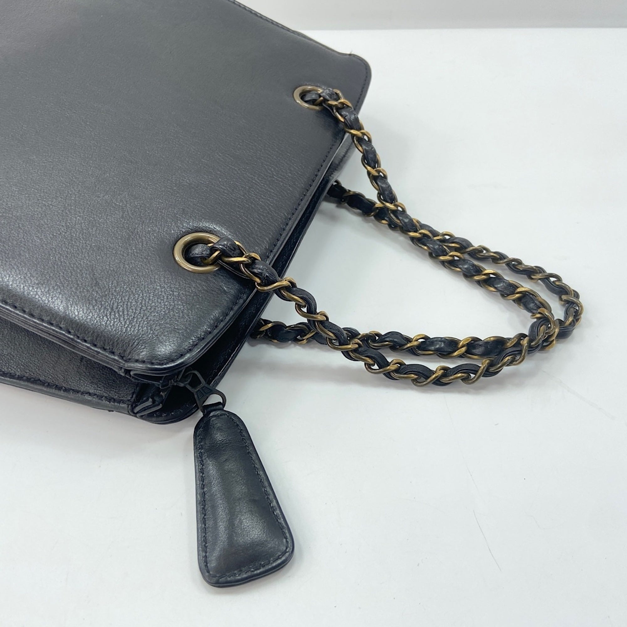 Chanel Black Handbag (Pre-Owned)