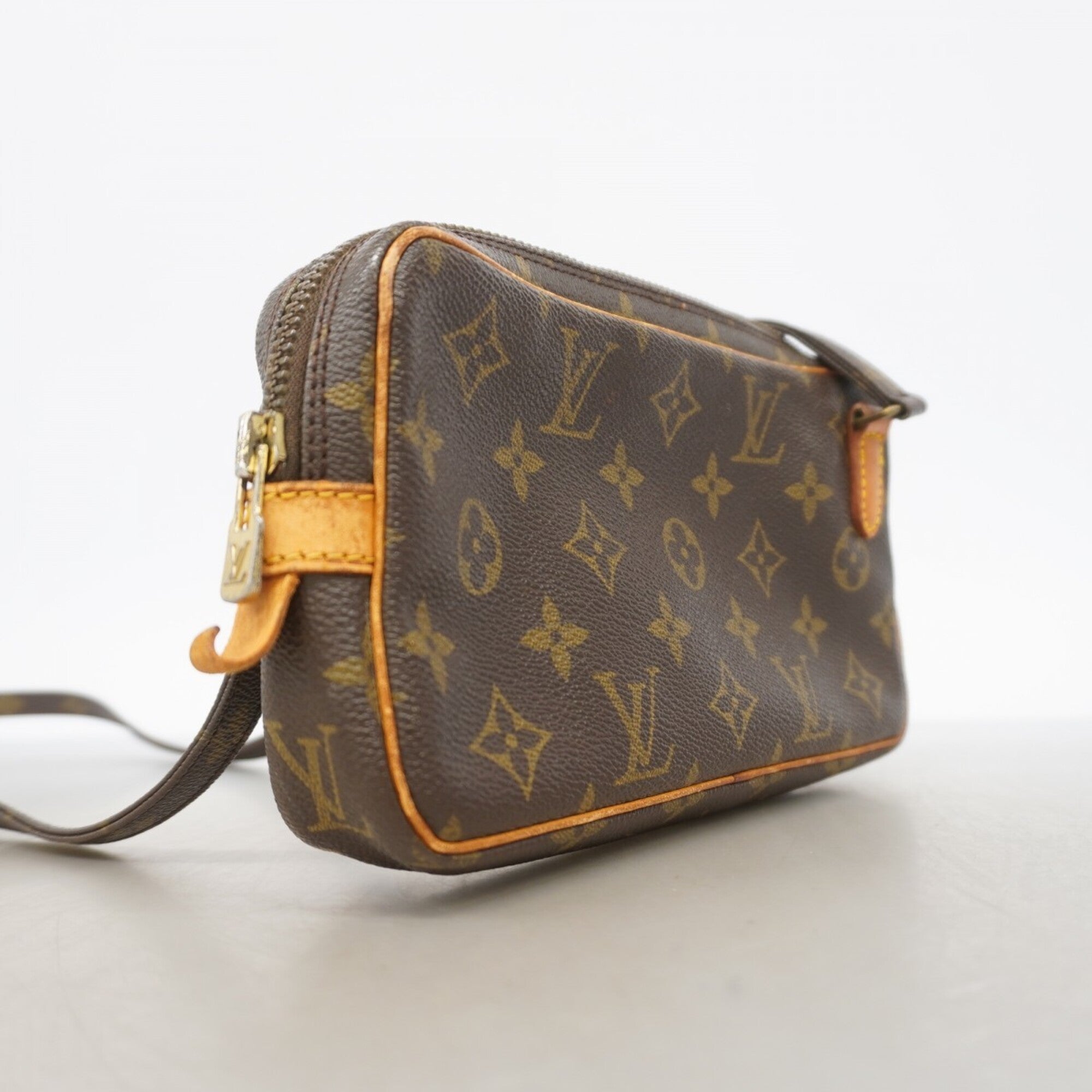 Louis Vuitton Brown Shoulder Bag (Pre-Owned)