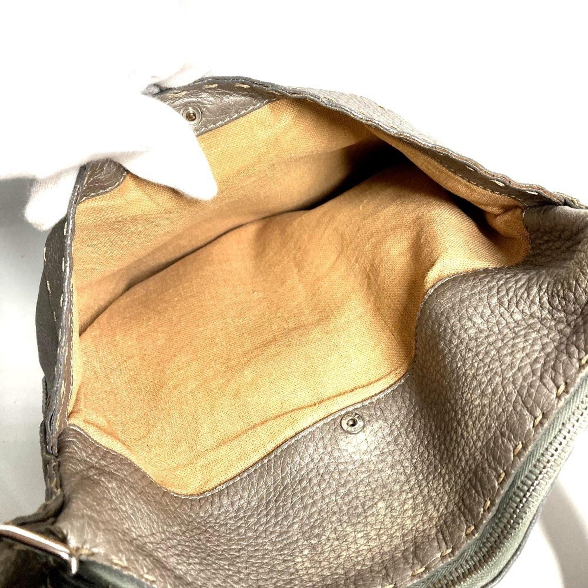 Fendi Gray Silver Gray Leather Shoulder Bag (Pre-Owned)
