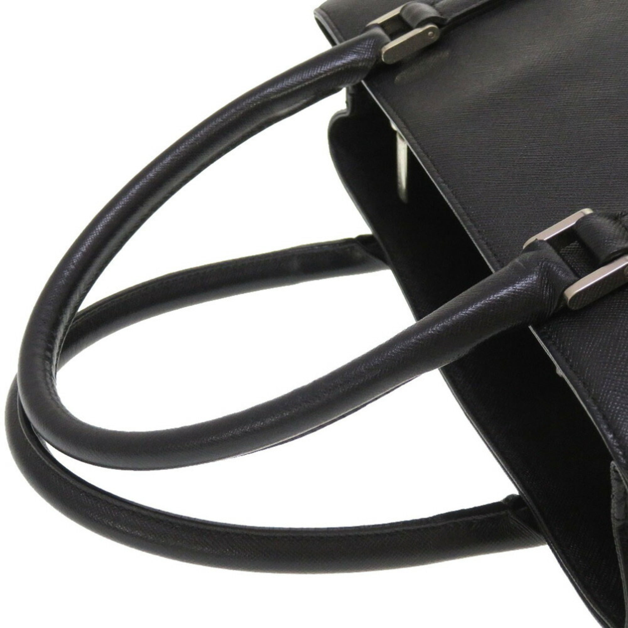 Burberry Black Leather Handbag (Pre-Owned)