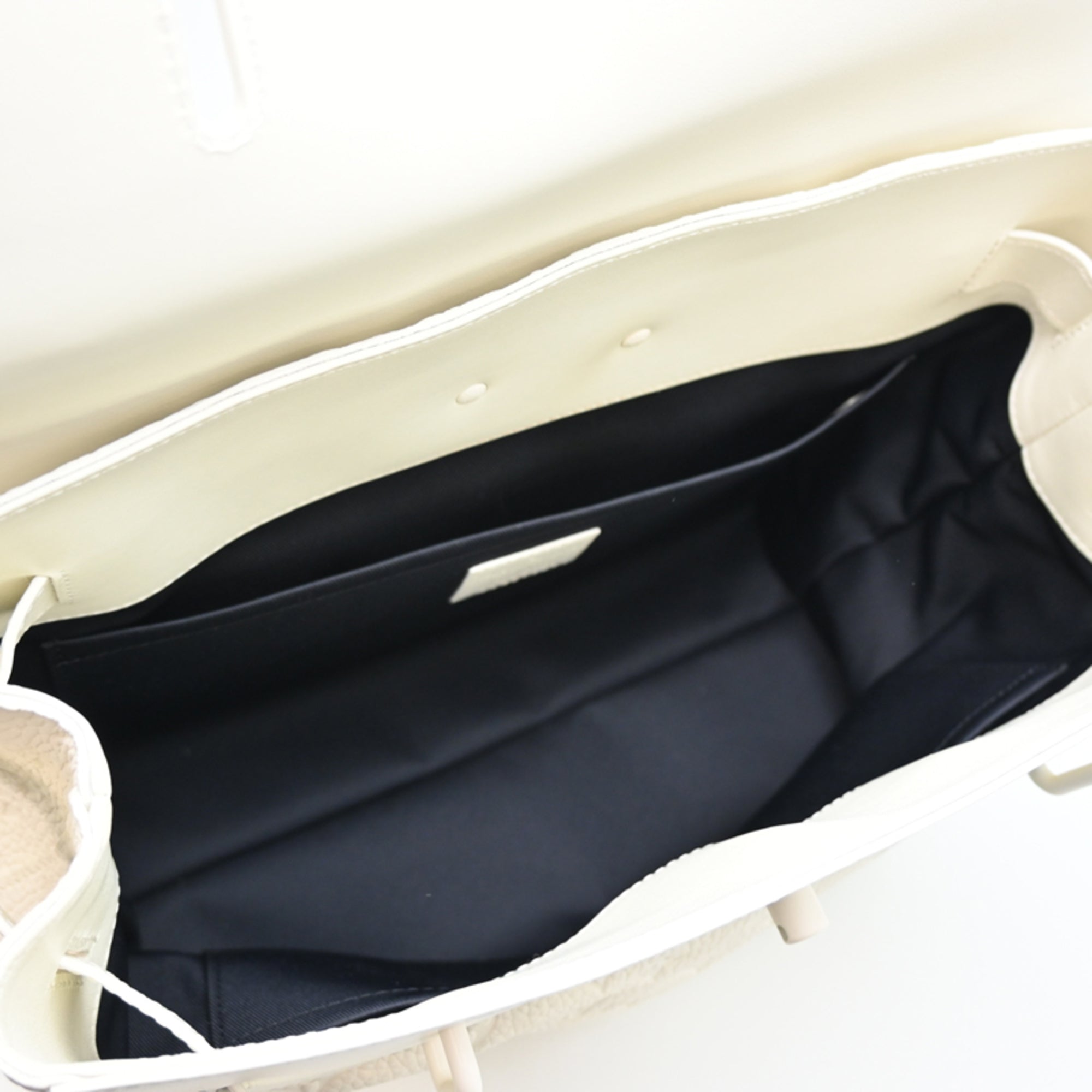 Louis Vuitton Blanc White Monogram Empreinte Shoulder Bag (Pre-Owned)