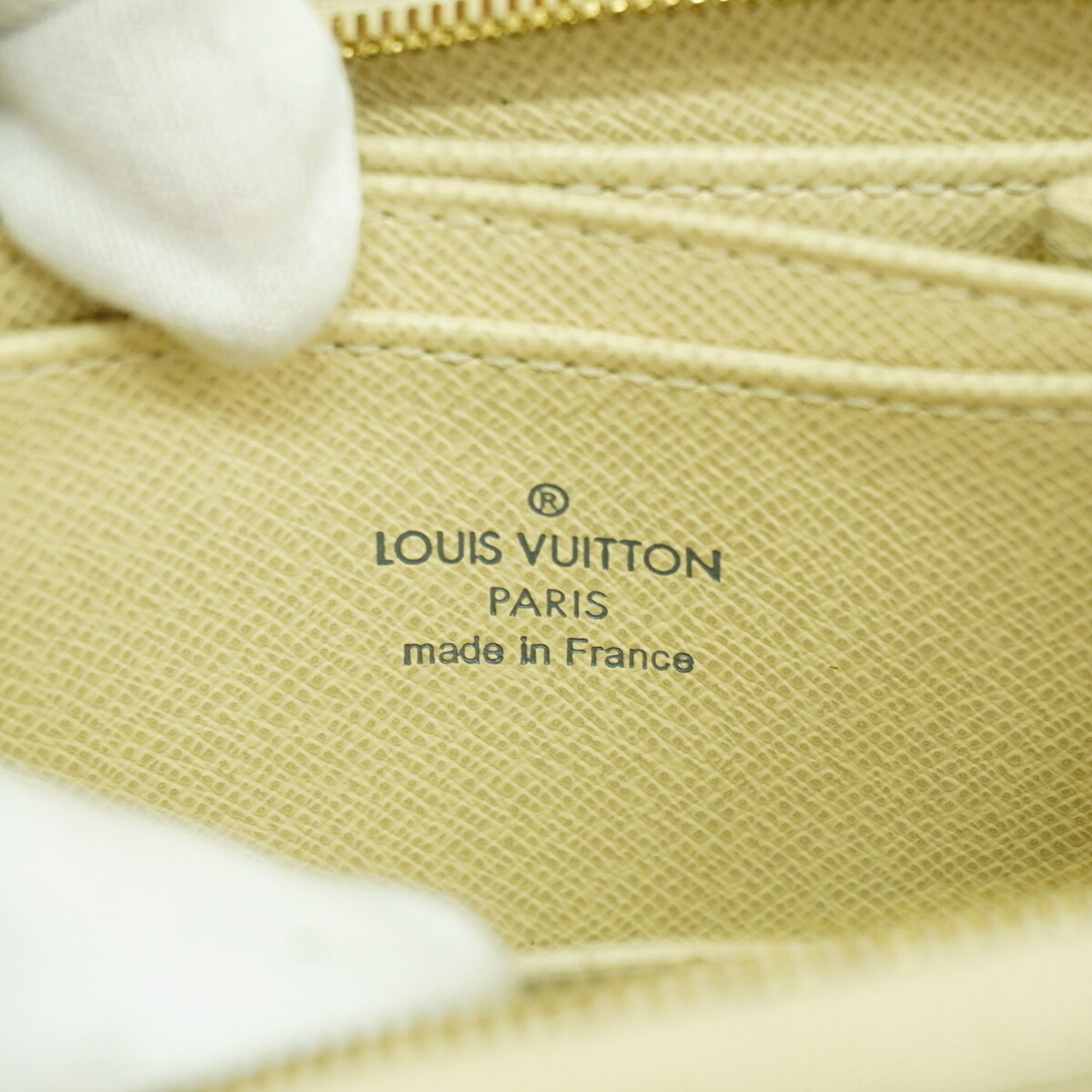 Louis Vuitton White Coin Purse/Coin Case (Pre-Owned)