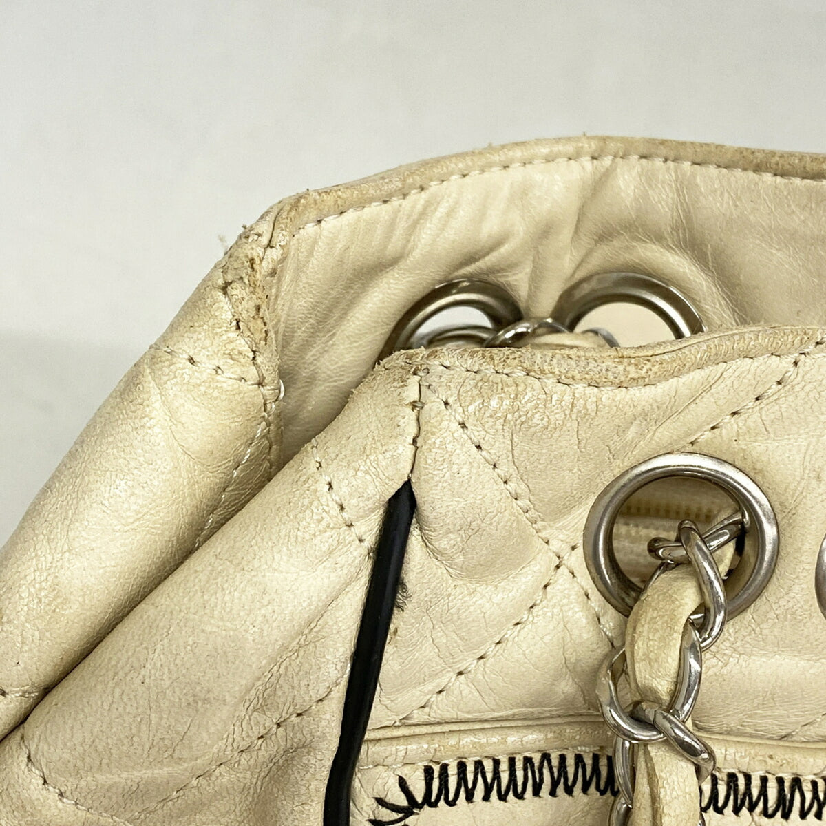 Chanel Ivory Leather Tote Bag (Pre-Owned)