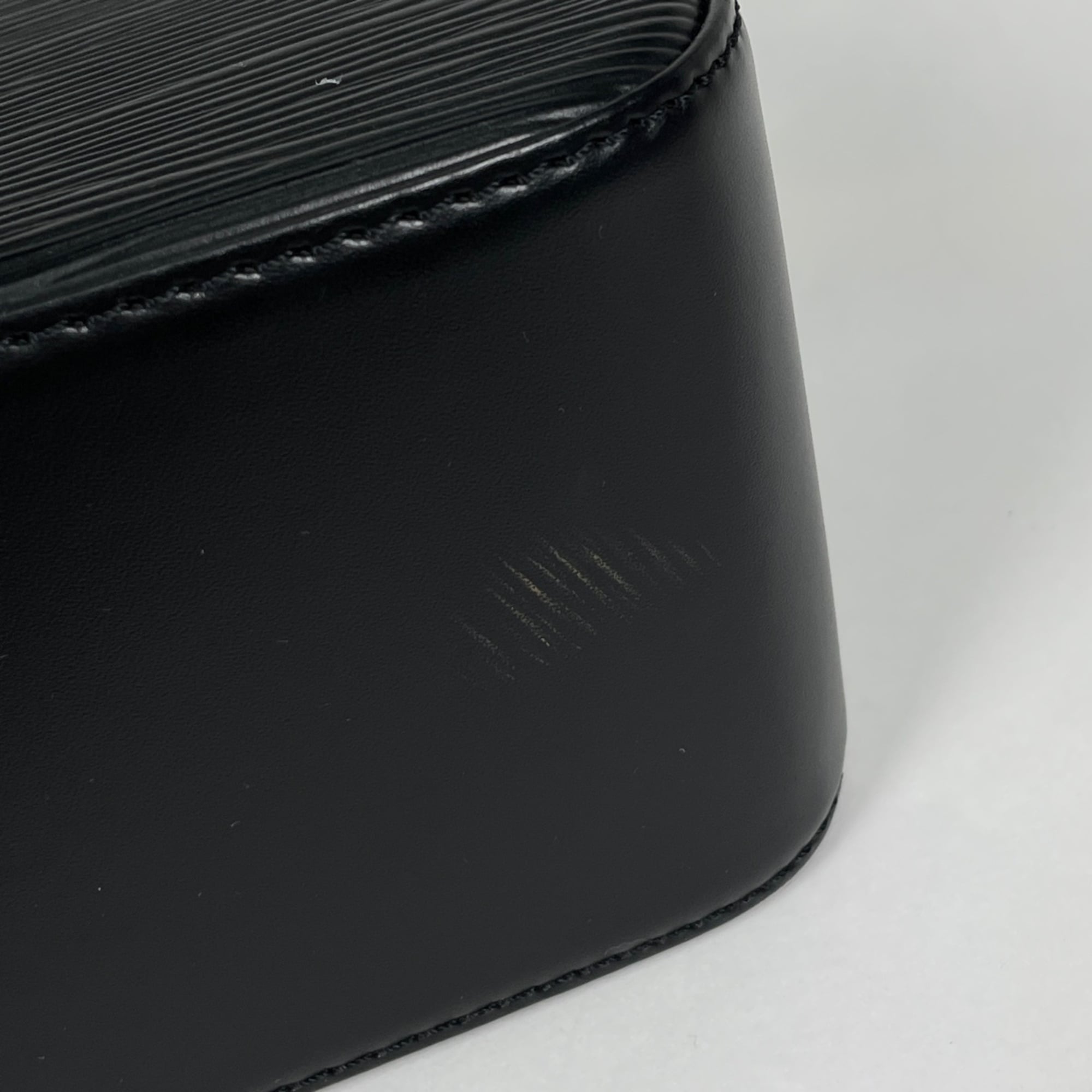 Louis Vuitton Epi Black Noir Epi Leather Shoulder Bag (Pre-Owned)
