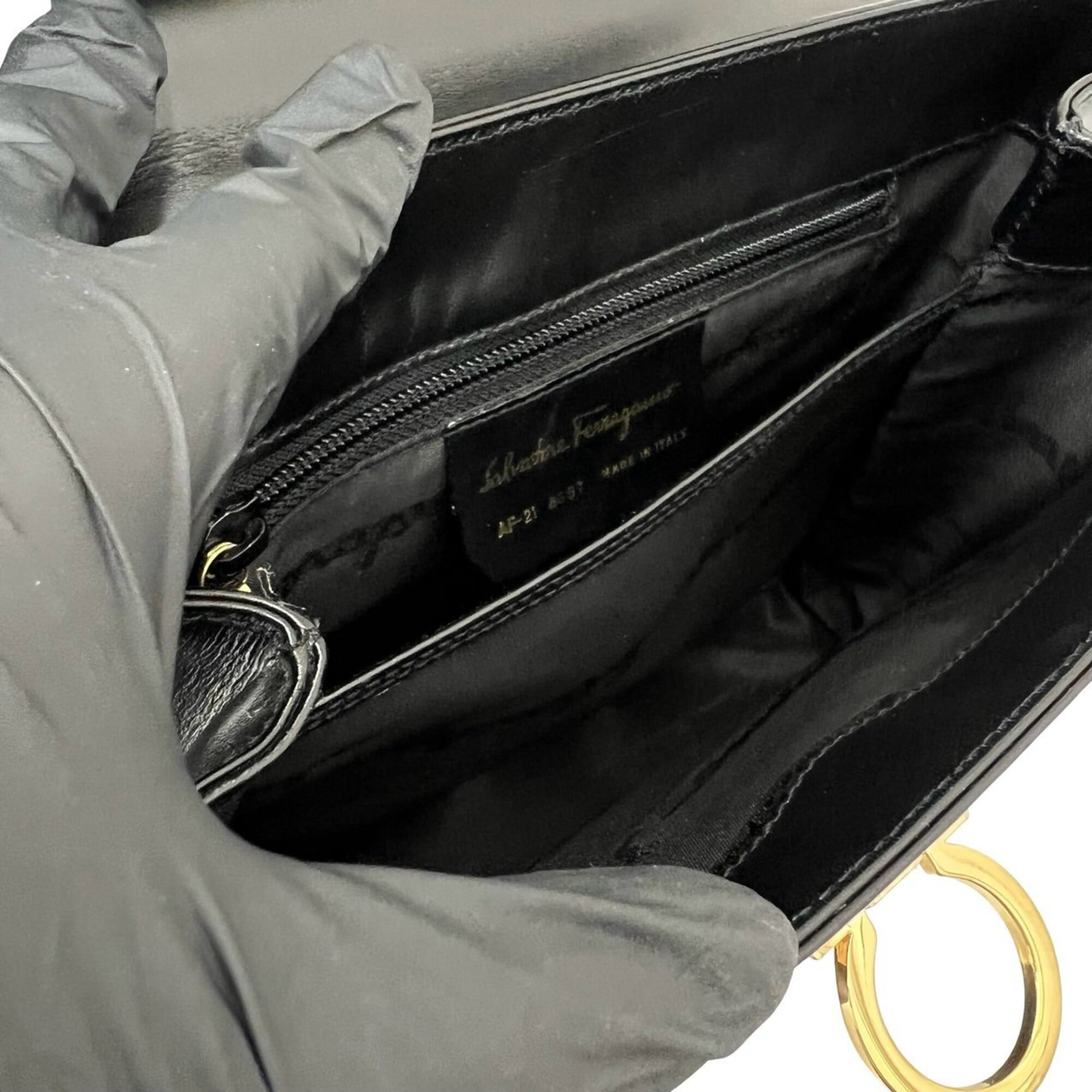 Salvatore Ferragamo Black Leather Handbag Shoulder Bag (Pre-Owned)