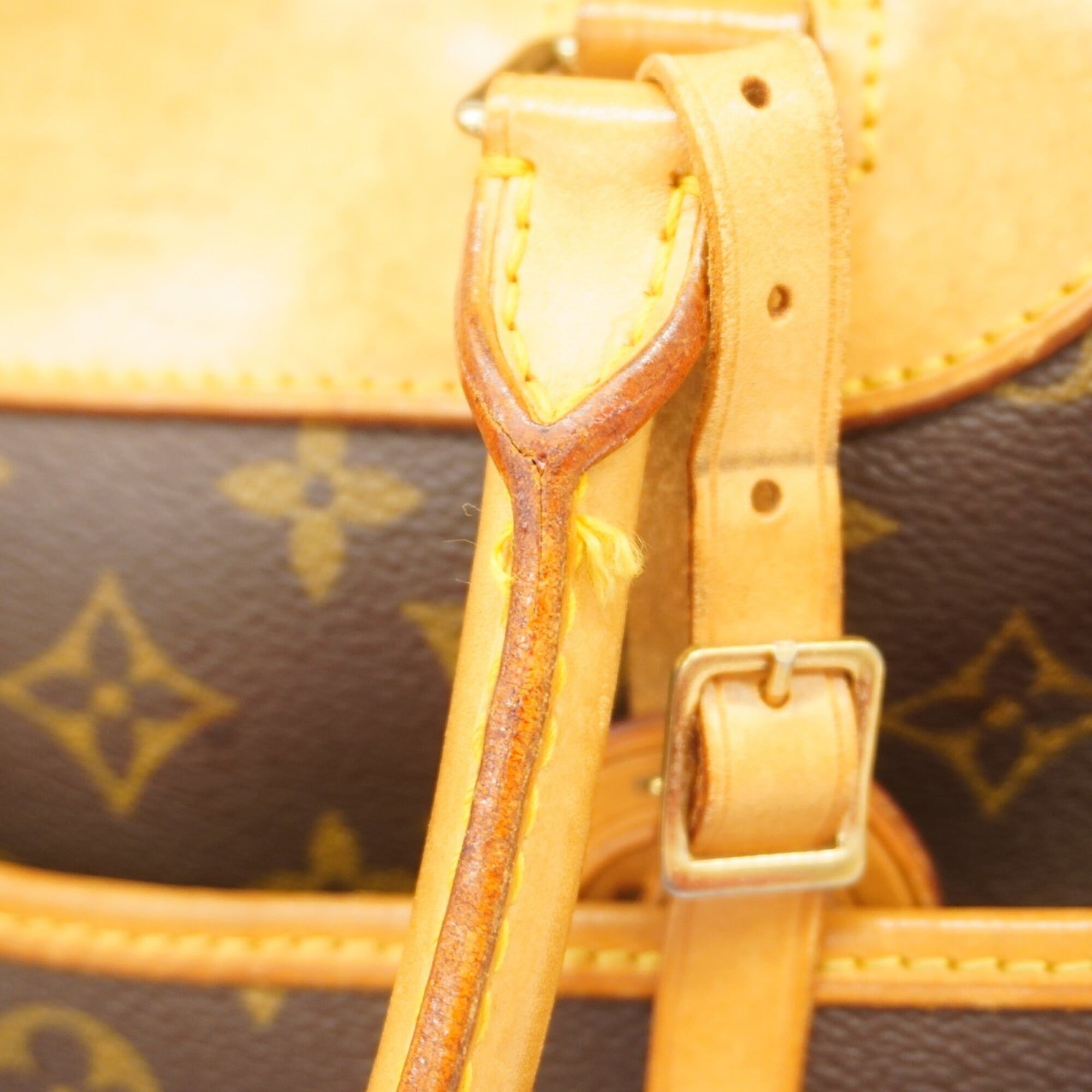 Louis Vuitton Brown Handbag (Pre-Owned)
