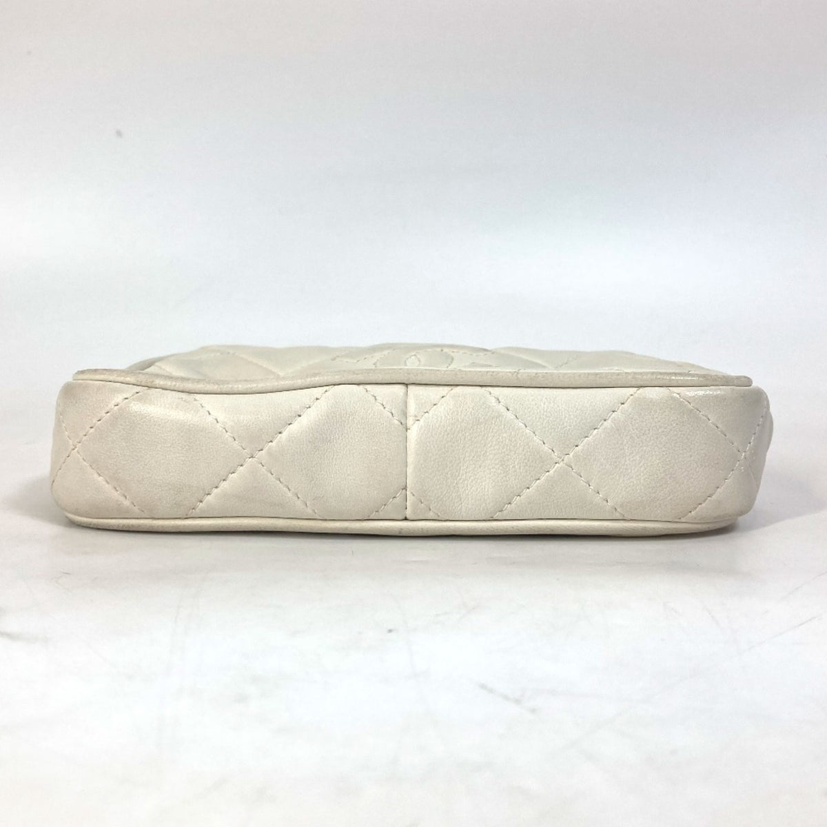 Chanel White Leather Fanny Pack (Pre-Owned)