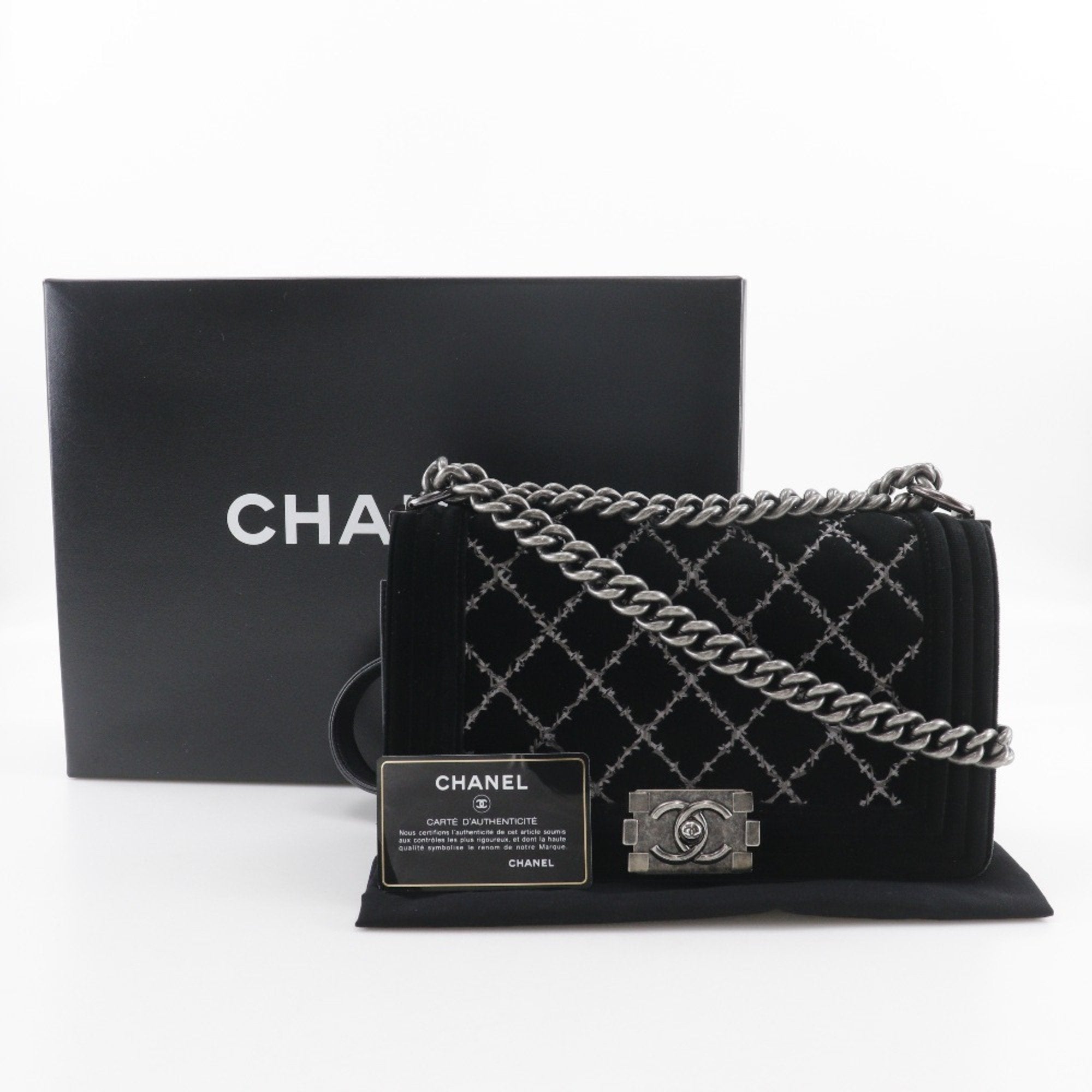 Chanel Black Leather Leather Shoulder Bag (Pre-Owned)