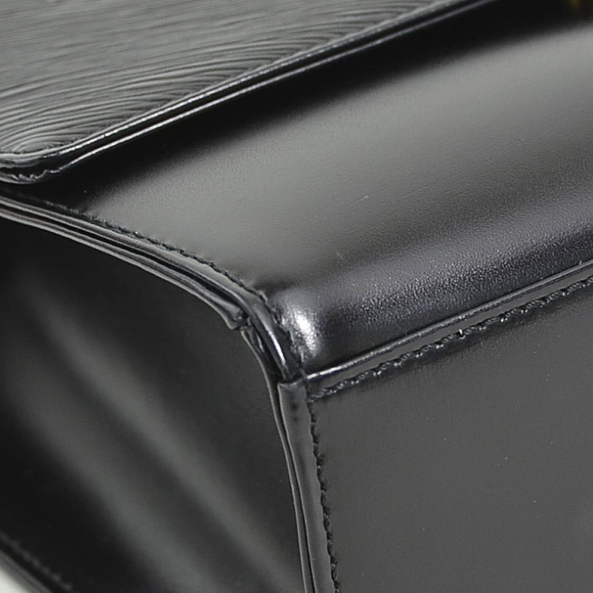Louis Vuitton Black Leather Handbag (Pre-Owned)