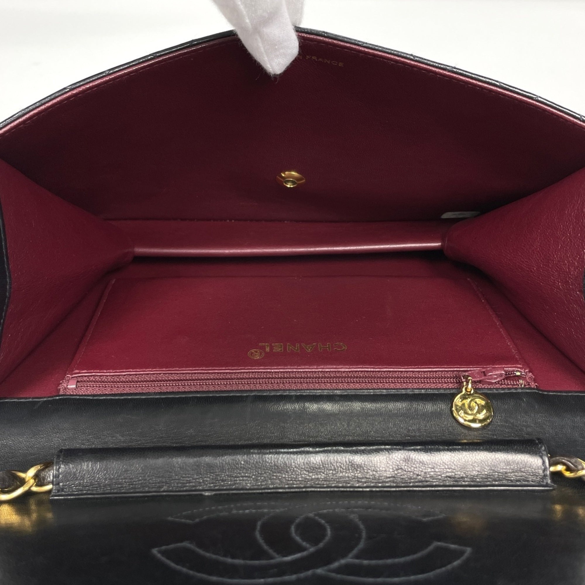 Chanel Black Leather Shoulder Bag (Pre-Owned)