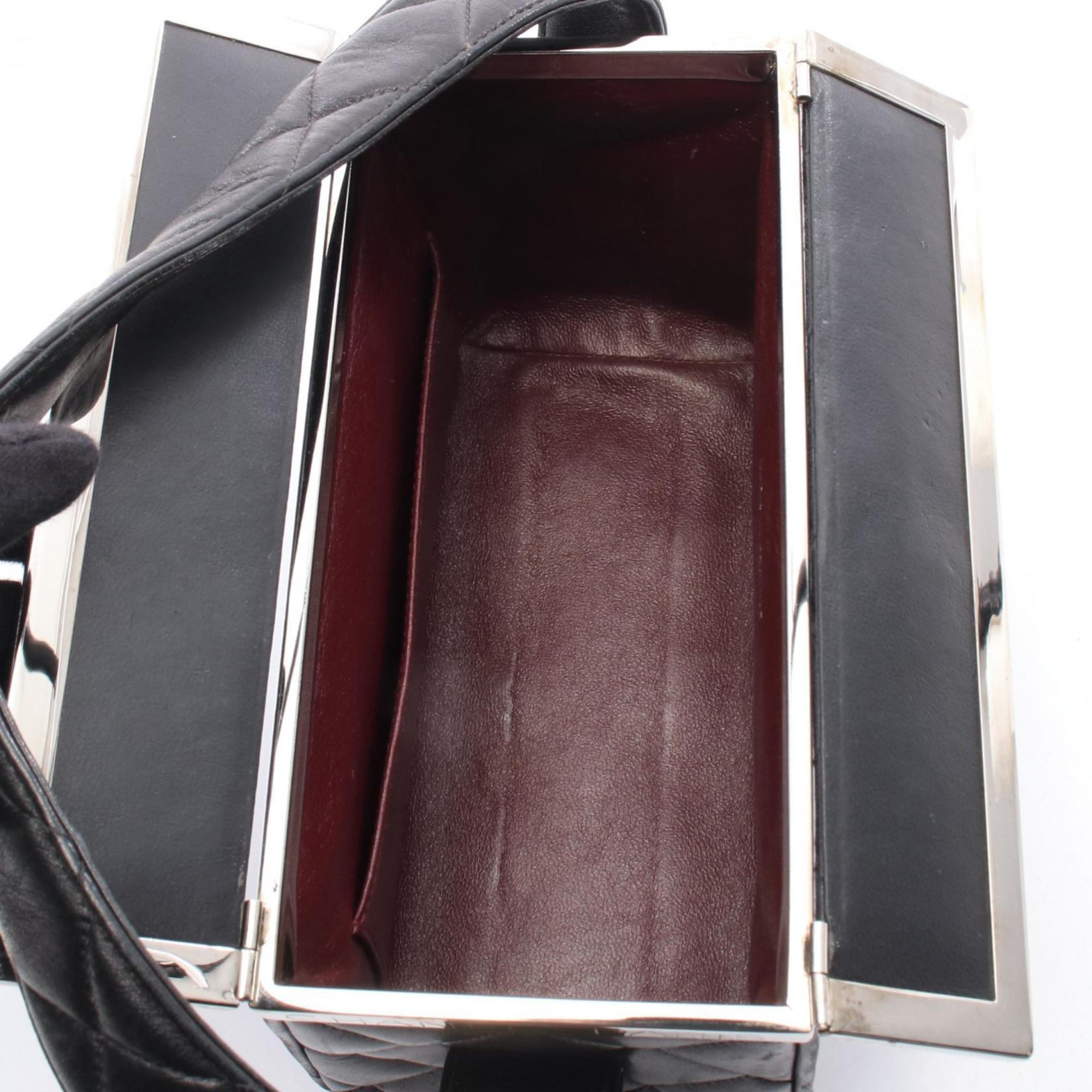 Chanel Black Leather Handbag (Pre-Owned)