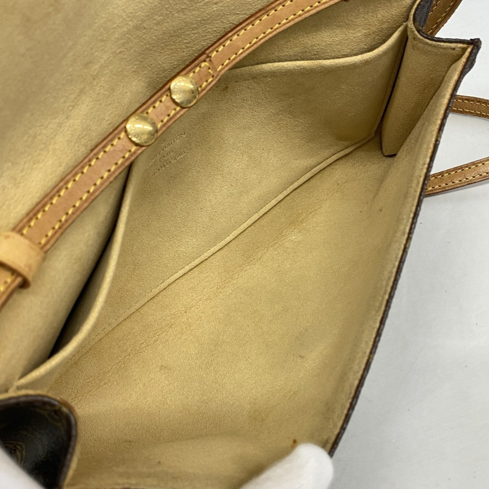 Louis Vuitton Brown Shoulder Bag (Pre-Owned)