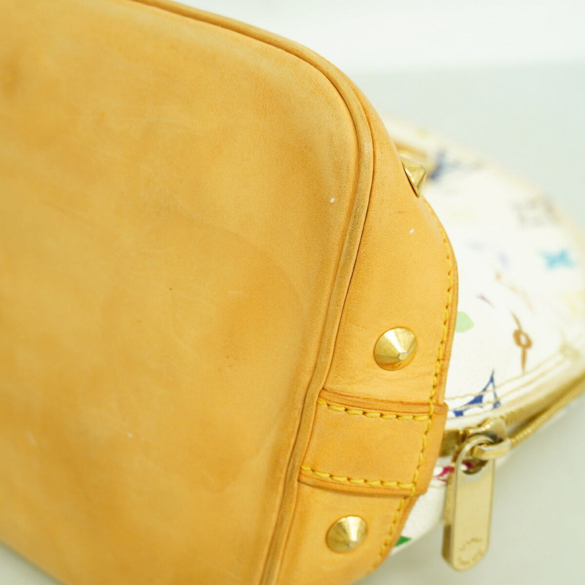 Louis Vuitton Blanc Handbag (Pre-Owned)