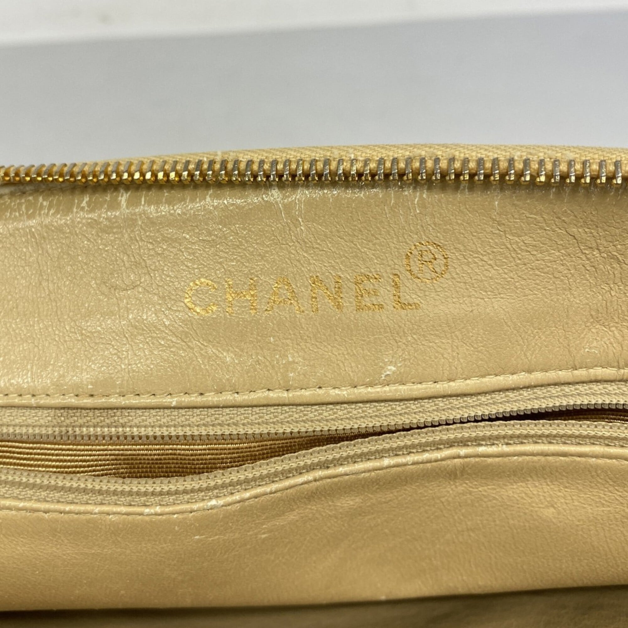 Chanel Beige Leather Shoulder Bag (Pre-Owned)