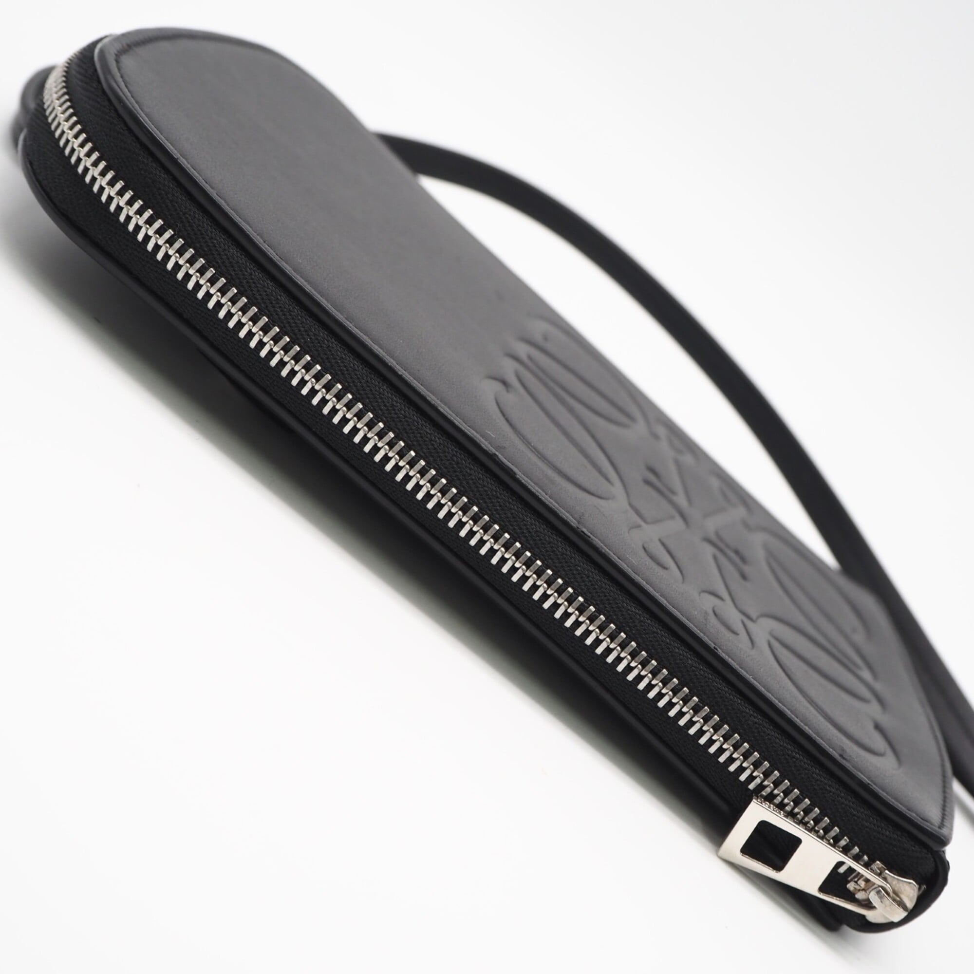 Loewe Black Leather Shoulder Bag (Pre-Owned)