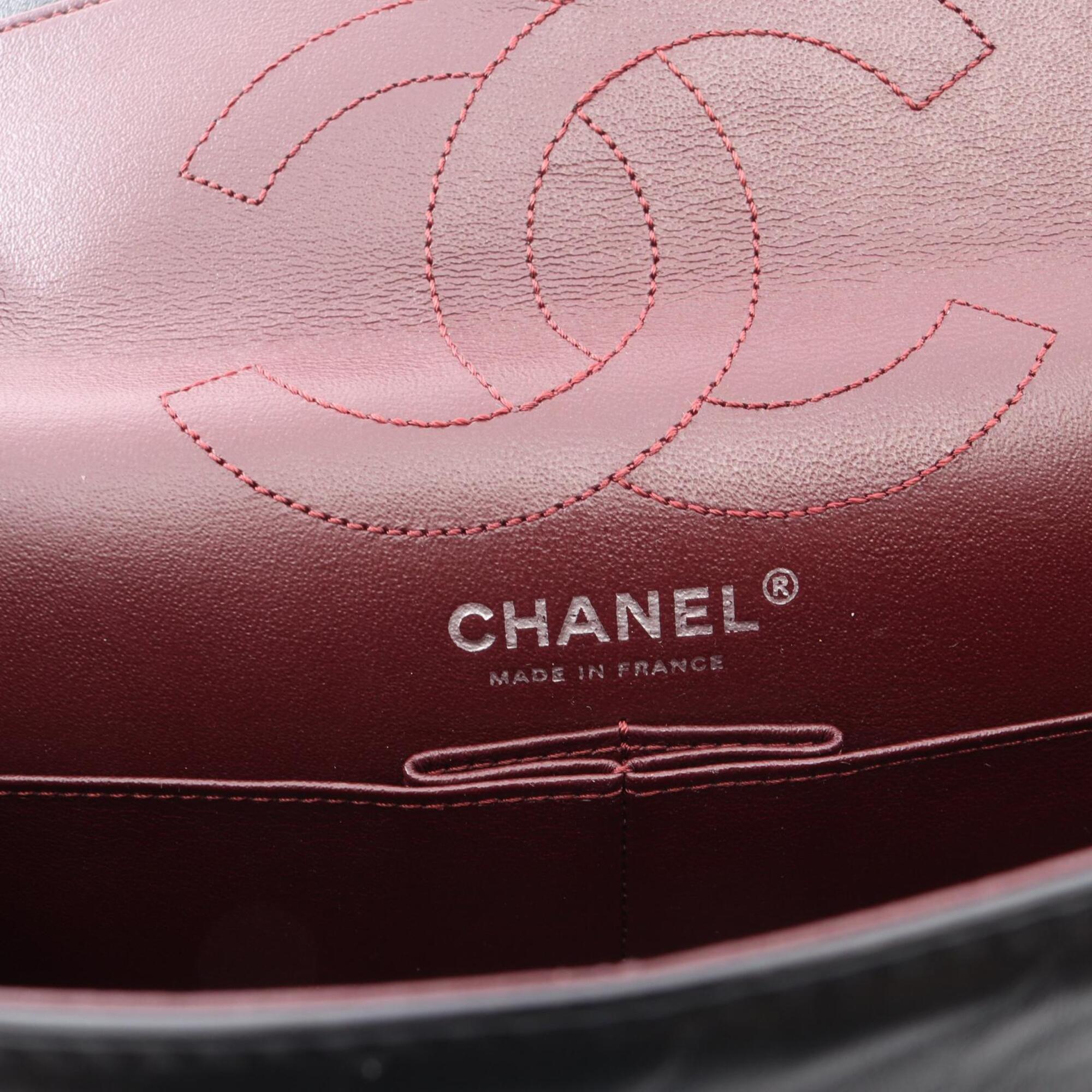 Chanel Black Leather Shoulder Bag (Pre-Owned)
