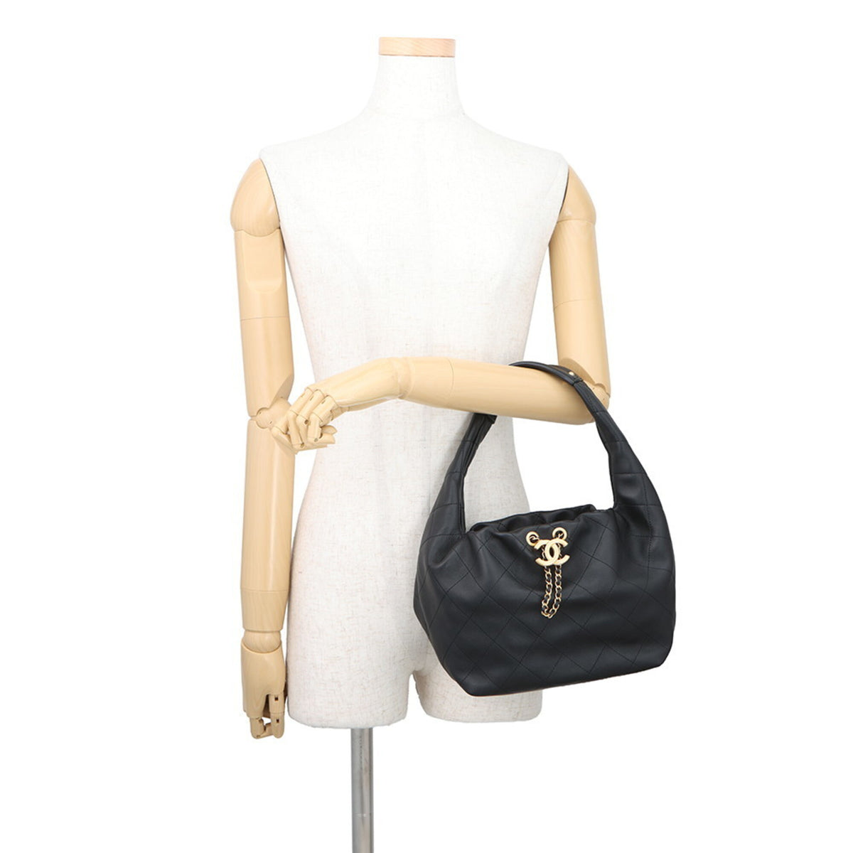 Chanel Matelasse Black Leather Handbag (Pre-Owned)