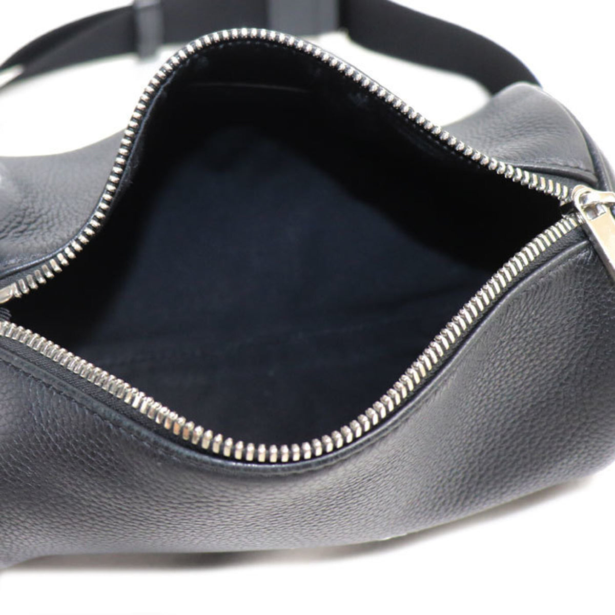 Christian Dior Black Leather Shoulder Bag (Pre-Owned)