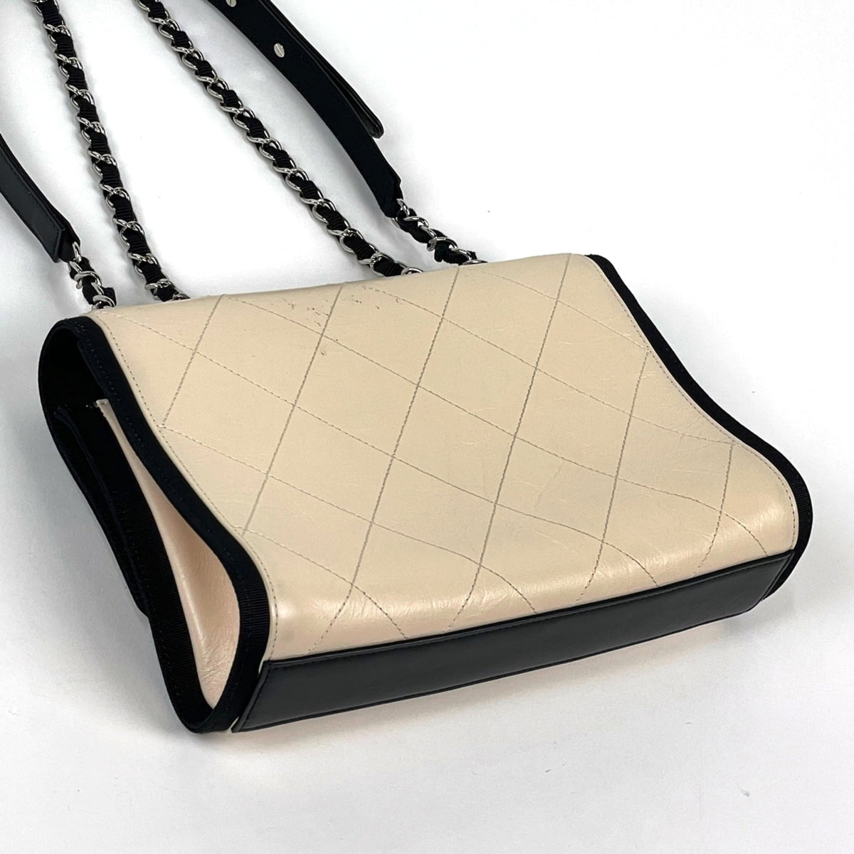 Chanel Matelasse Beige Black Leather Shoulder Bag (Pre-Owned)