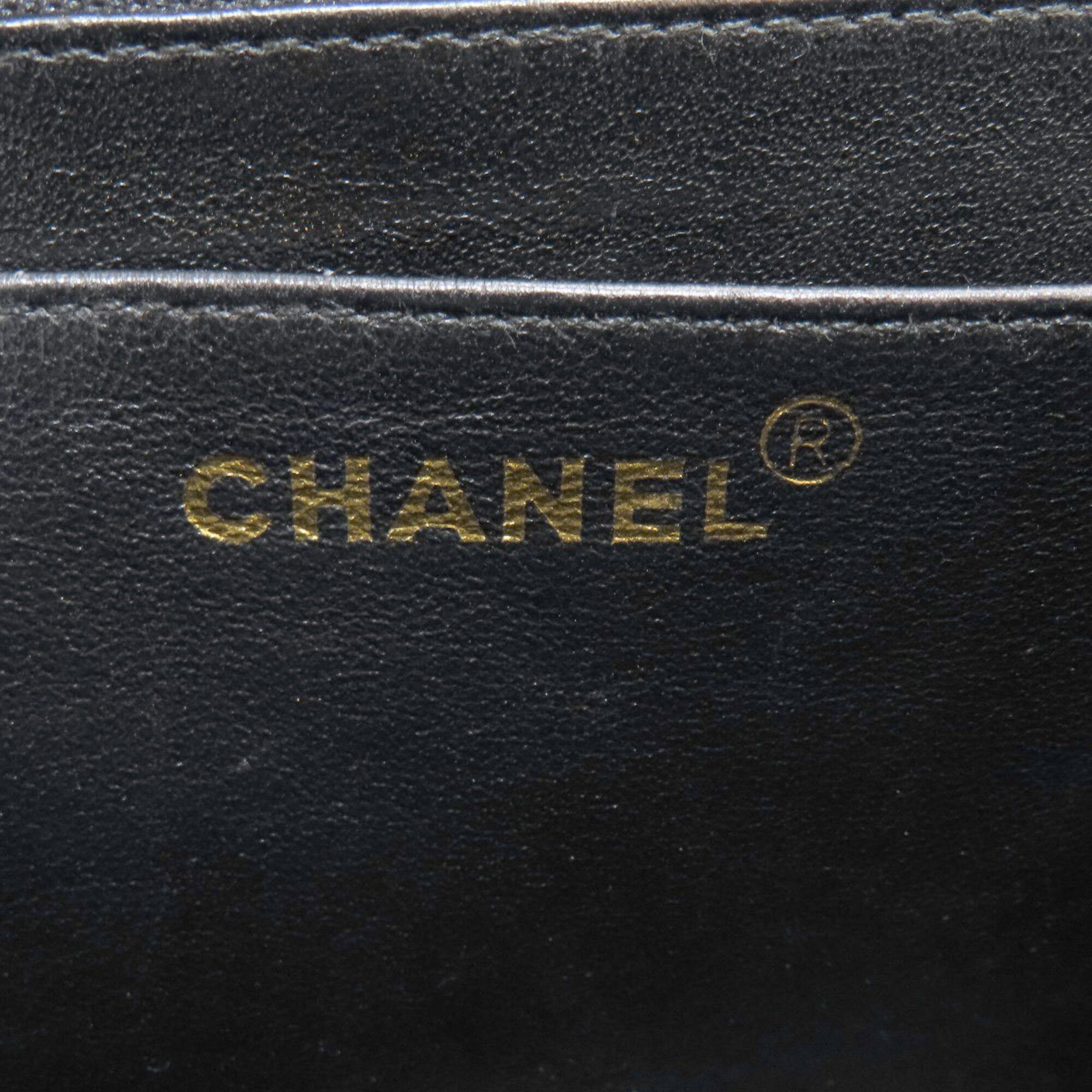 Chanel Matelasse Black Leather Handbag (Pre-Owned)