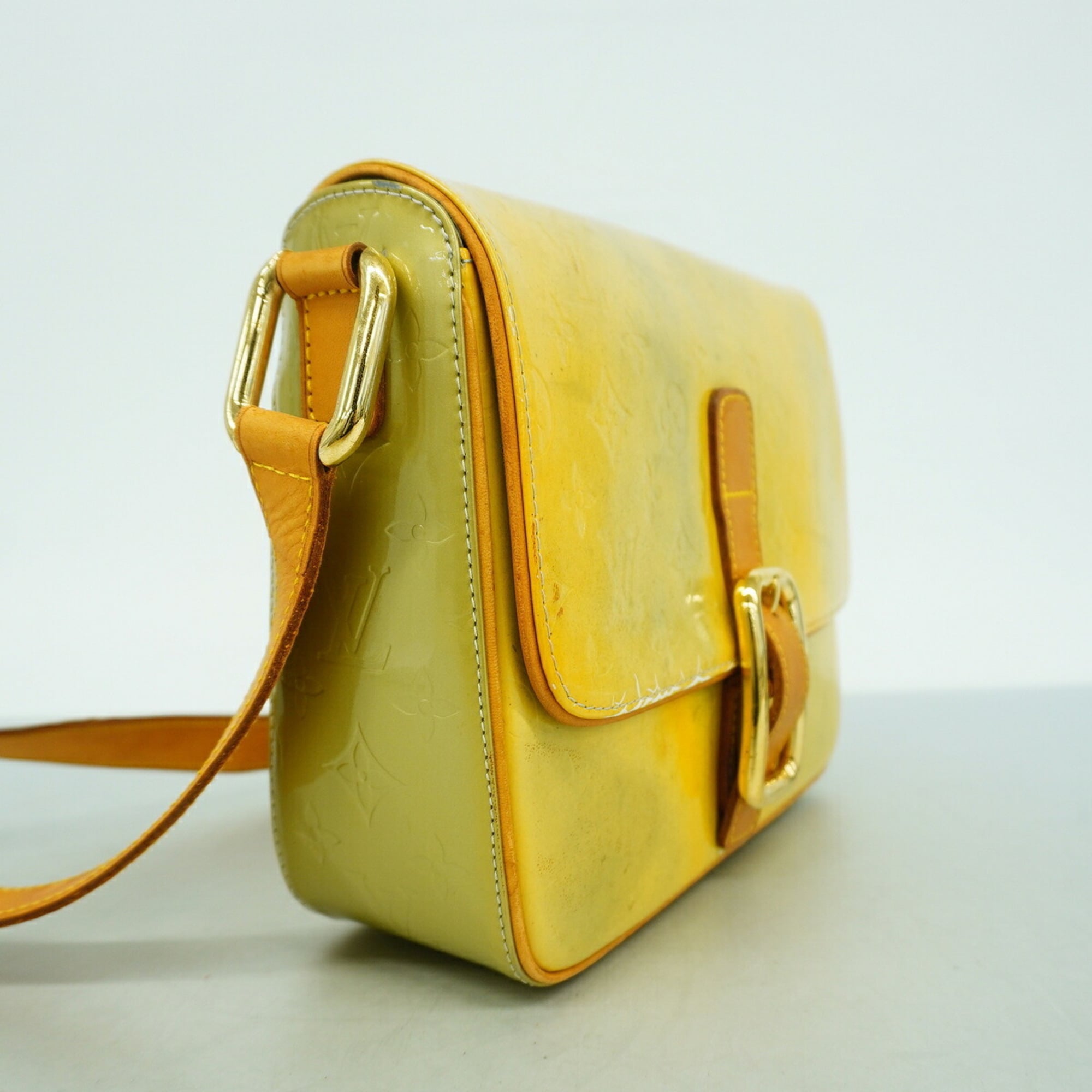 Louis Vuitton Gris Shoulder Bag (Pre-Owned)
