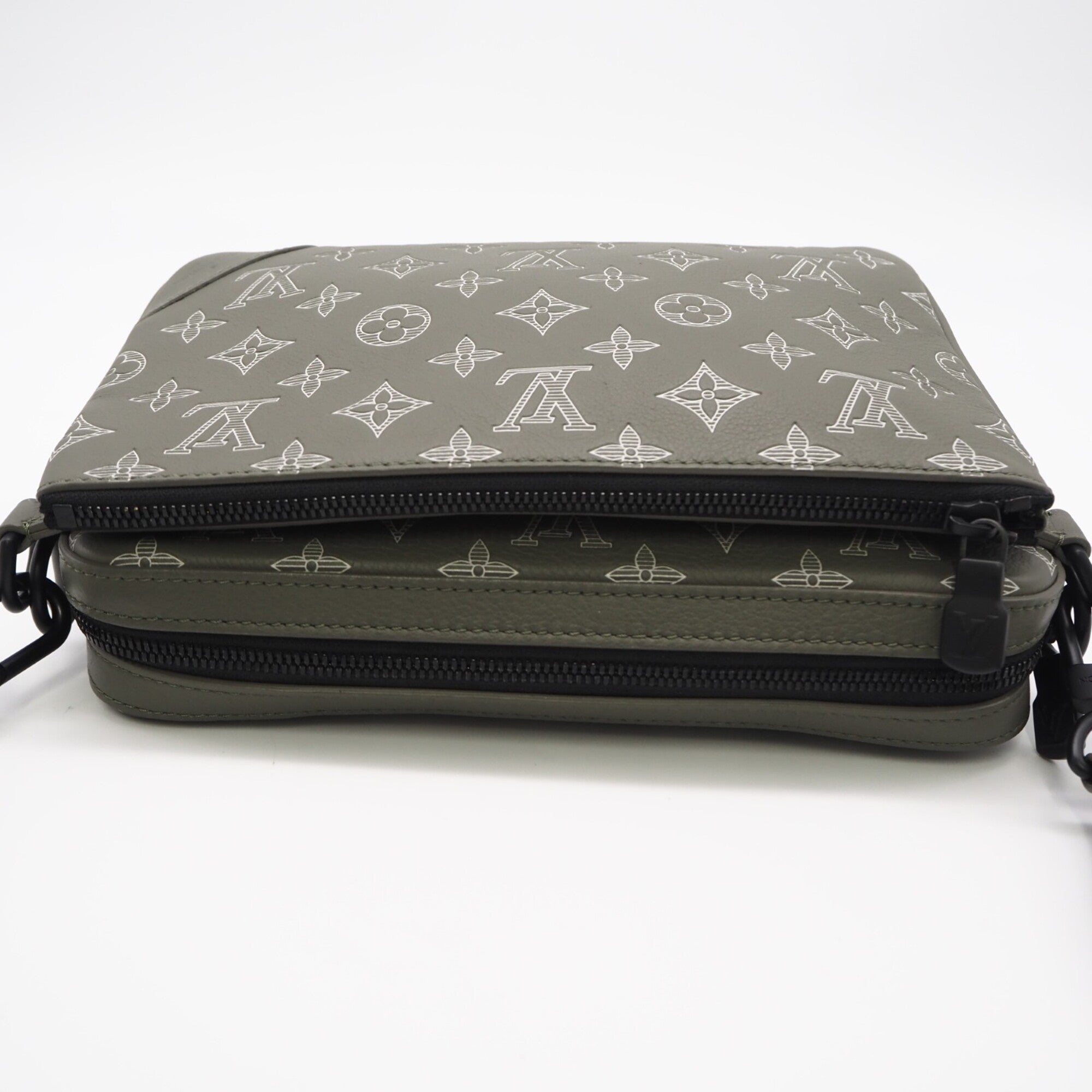 Louis Vuitton Khaki White Leather Shoulder Bag (Pre-Owned)