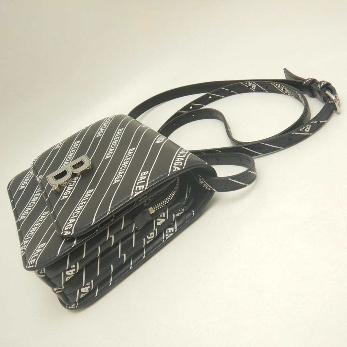 Balenciaga Black White Leather Shoulder Bag (Pre-Owned)