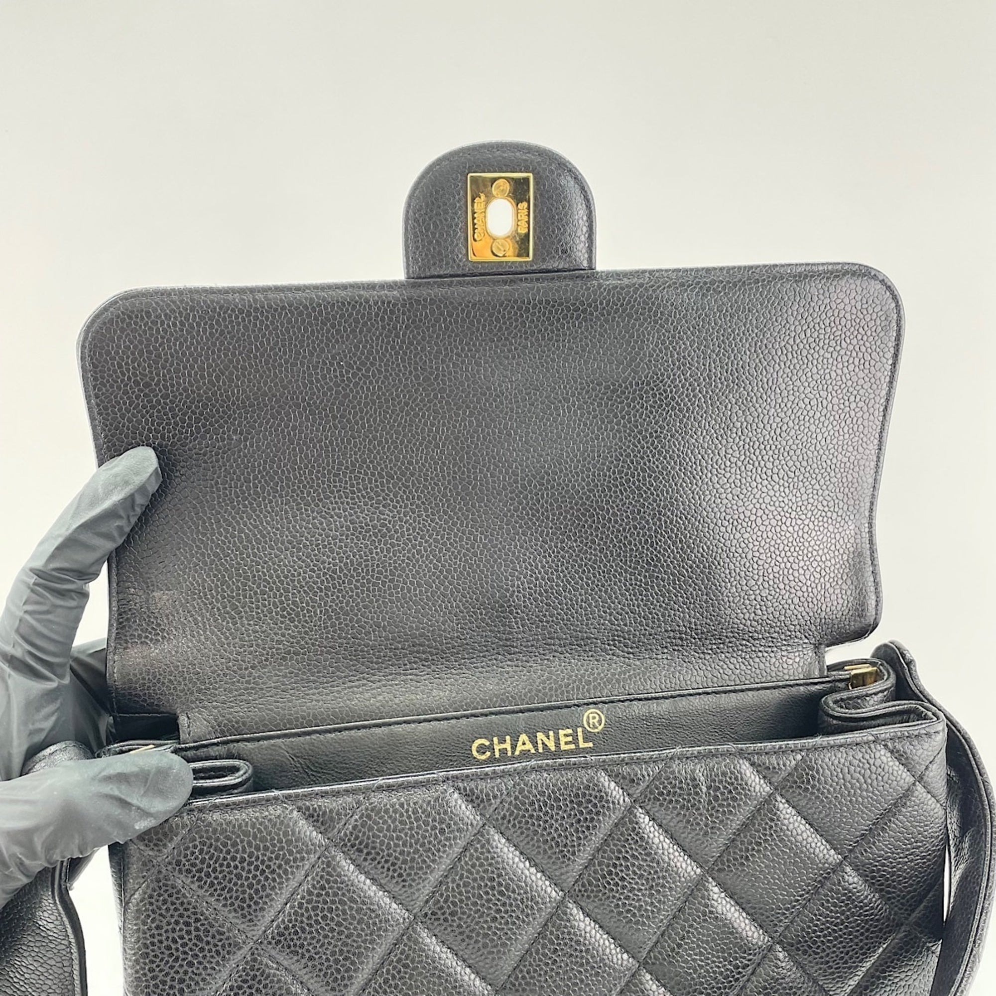 Chanel Black Shoulder Bag (Pre-Owned)