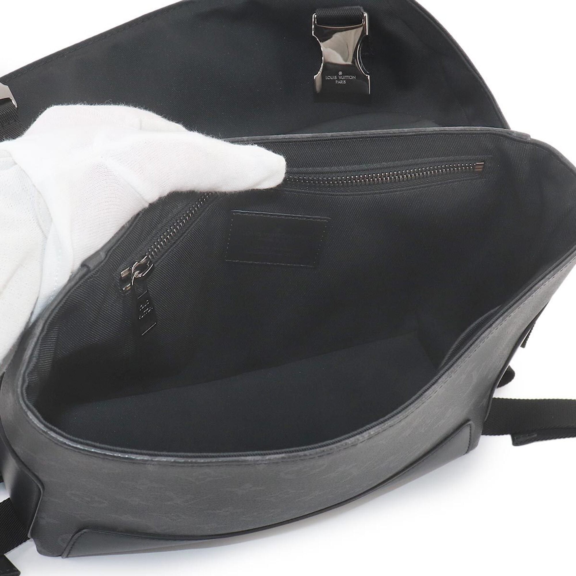 Louis Vuitton Monogram Eclipse Monogram Eclipse Messenger Bag Shoulder Bag (Pre-Owned)