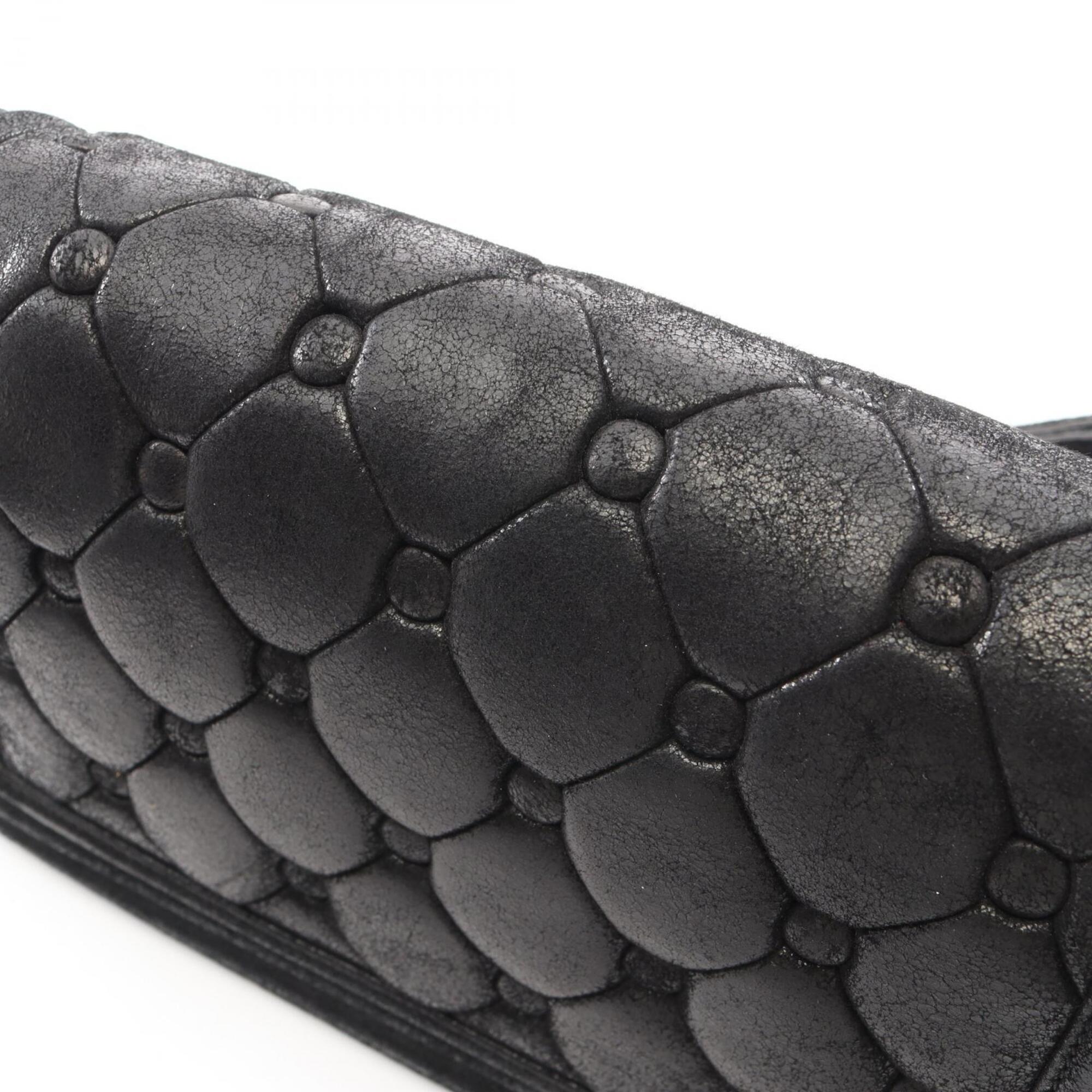 Chanel Black Leather Handbag Shoulder Bag (Pre-Owned)