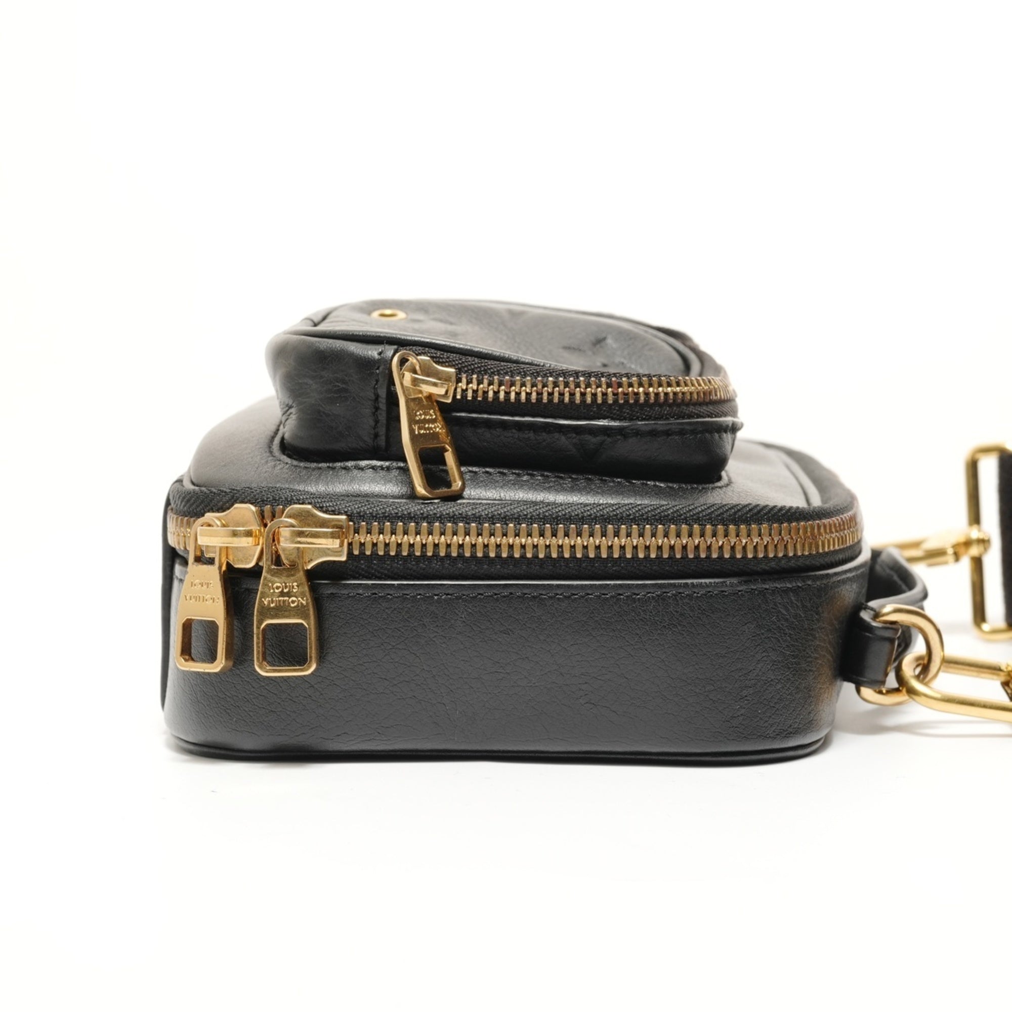Louis Vuitton Black Shoulder Bag (Pre-Owned)