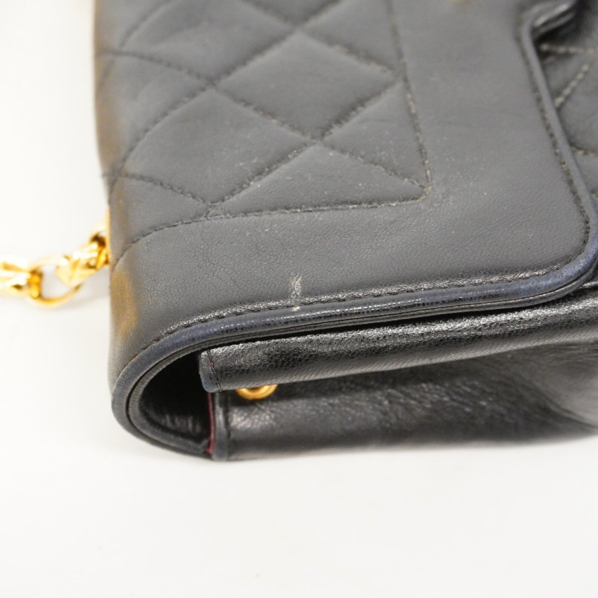 Chanel Black Leather Shoulder Bag (Pre-Owned)
