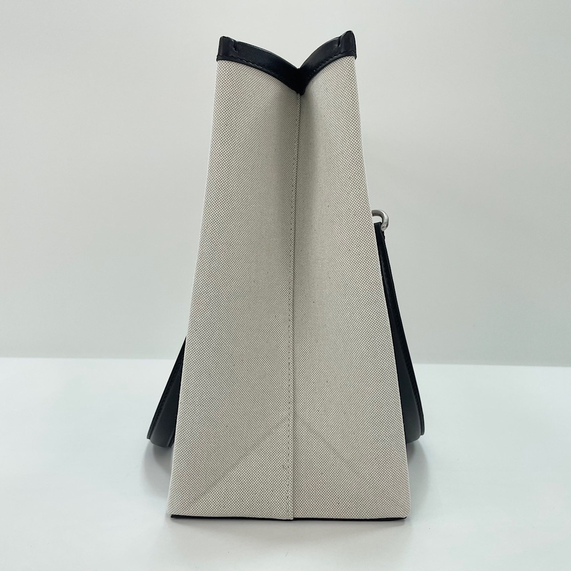 Balenciaga White Tote Bag (Pre-Owned)