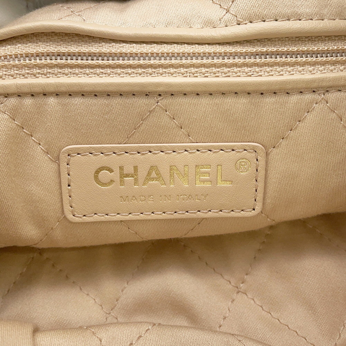 Chanel White Handbag (Pre-Owned)