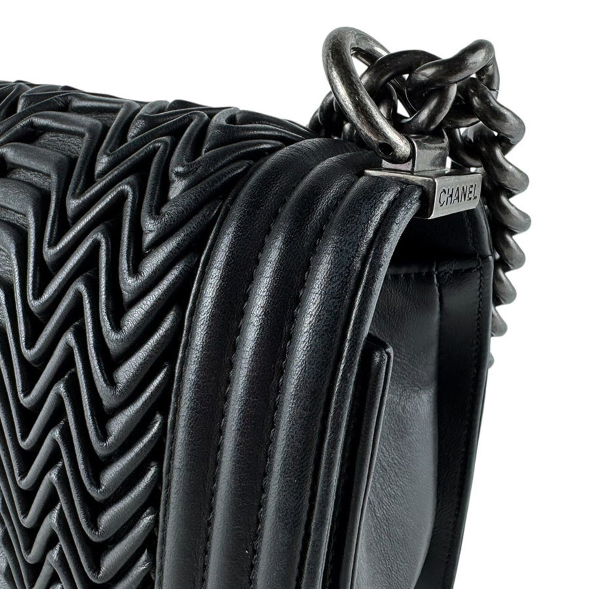 Chanel Black Leather Shoulder Bag (Pre-Owned)