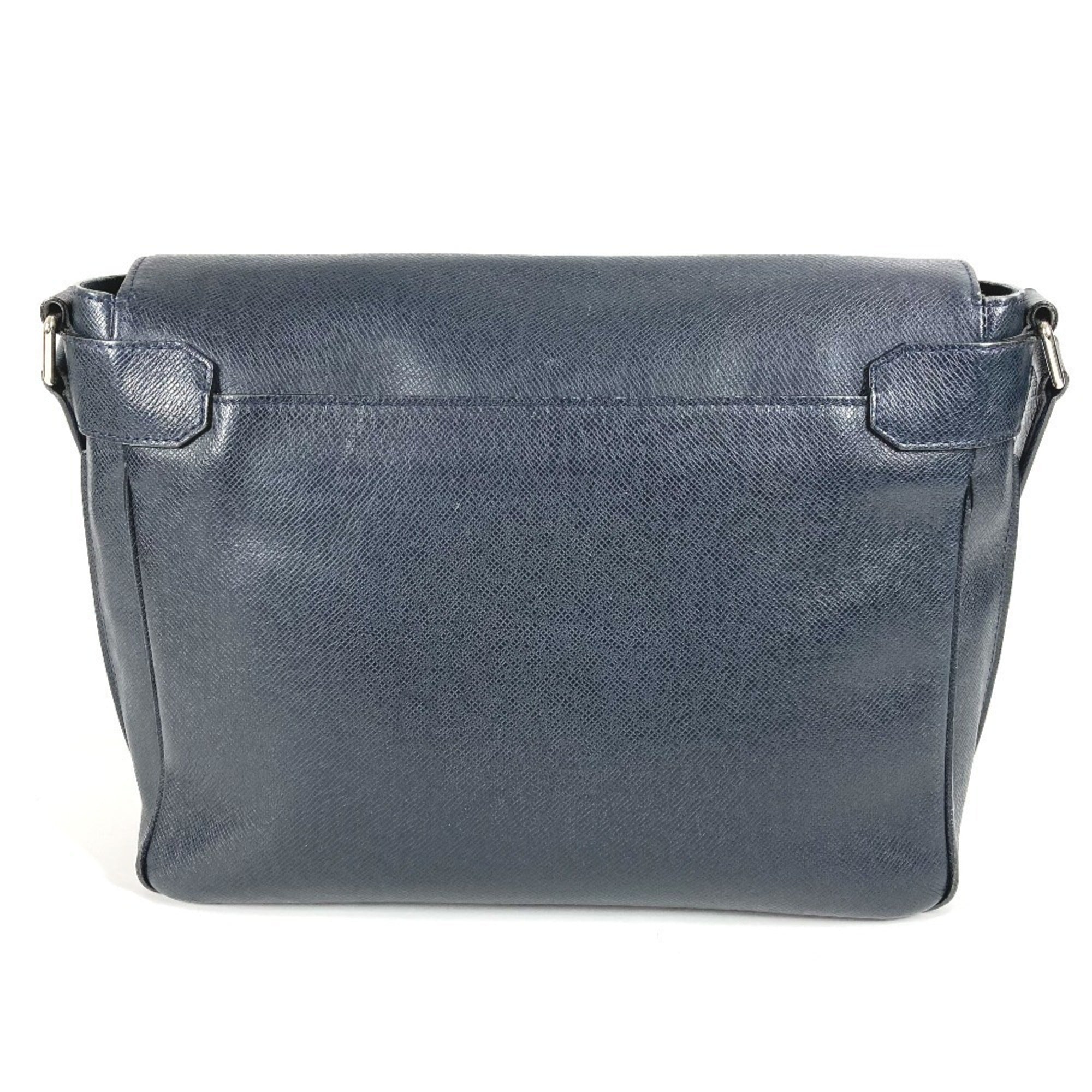 Louis Vuitton Boreal Galle Navy Taiga Leather Messenger Bag Shoulder Bag (Pre-Owned)