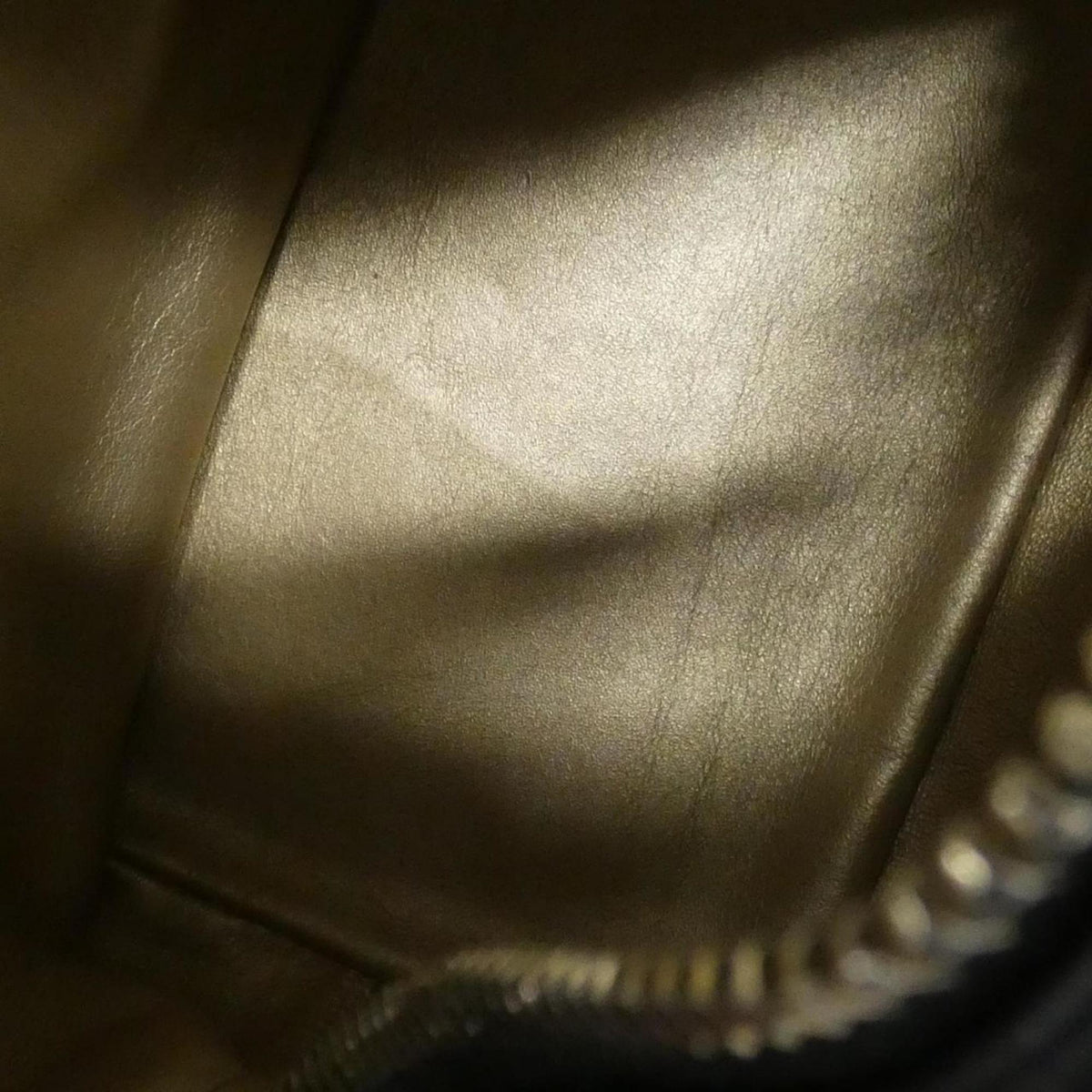 Chanel Black Leather Shoulder Bag (Pre-Owned)