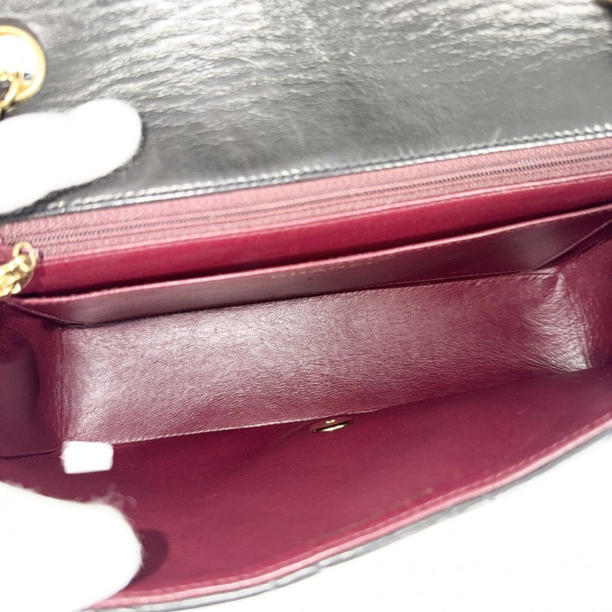 Chanel Matelasse Black Leather Shoulder Bag (Pre-Owned)