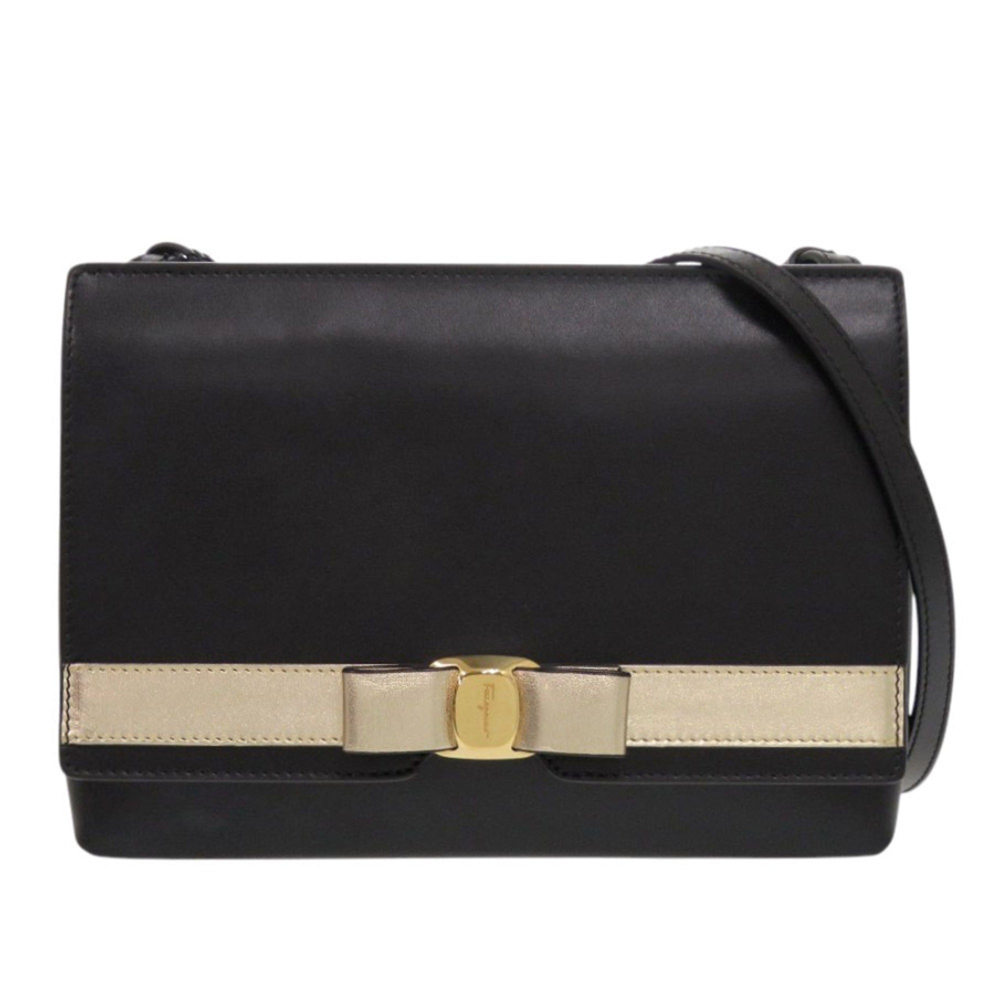 Salvatore Ferragamo Black Leather Shoulder Bag (Pre-Owned)