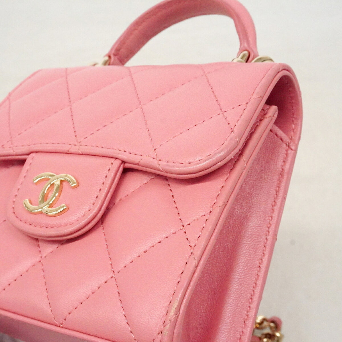 Chanel Pink Leather Handbag (Pre-Owned)