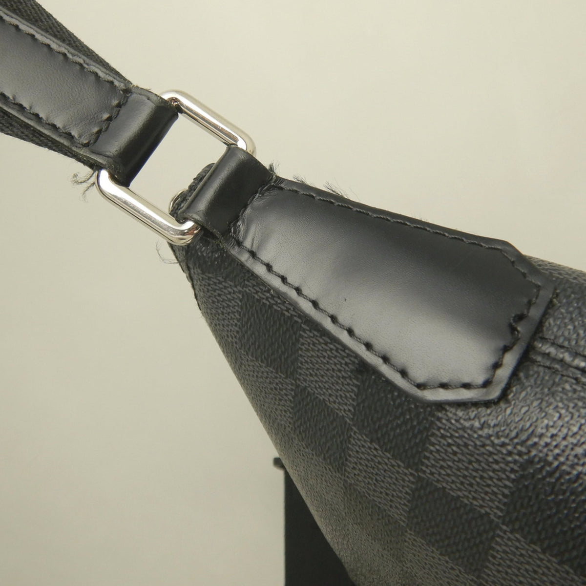 Louis Vuitton Damier Graphite Noir Damier Graphite Shoulder Bag (Pre-Owned)